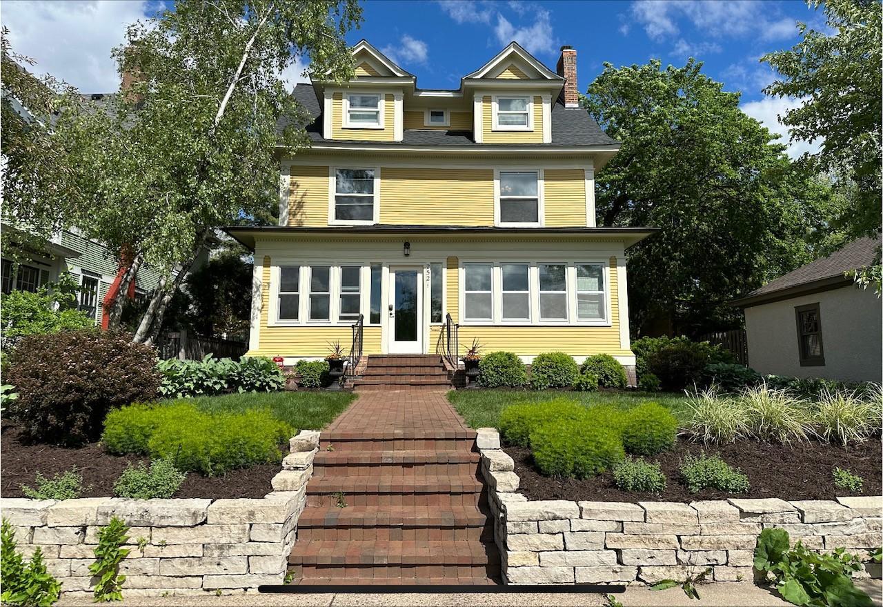 2521 Irving Avenue S