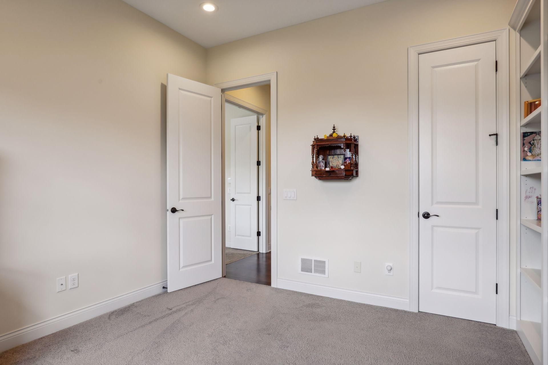 5705 Zanzibar Court N