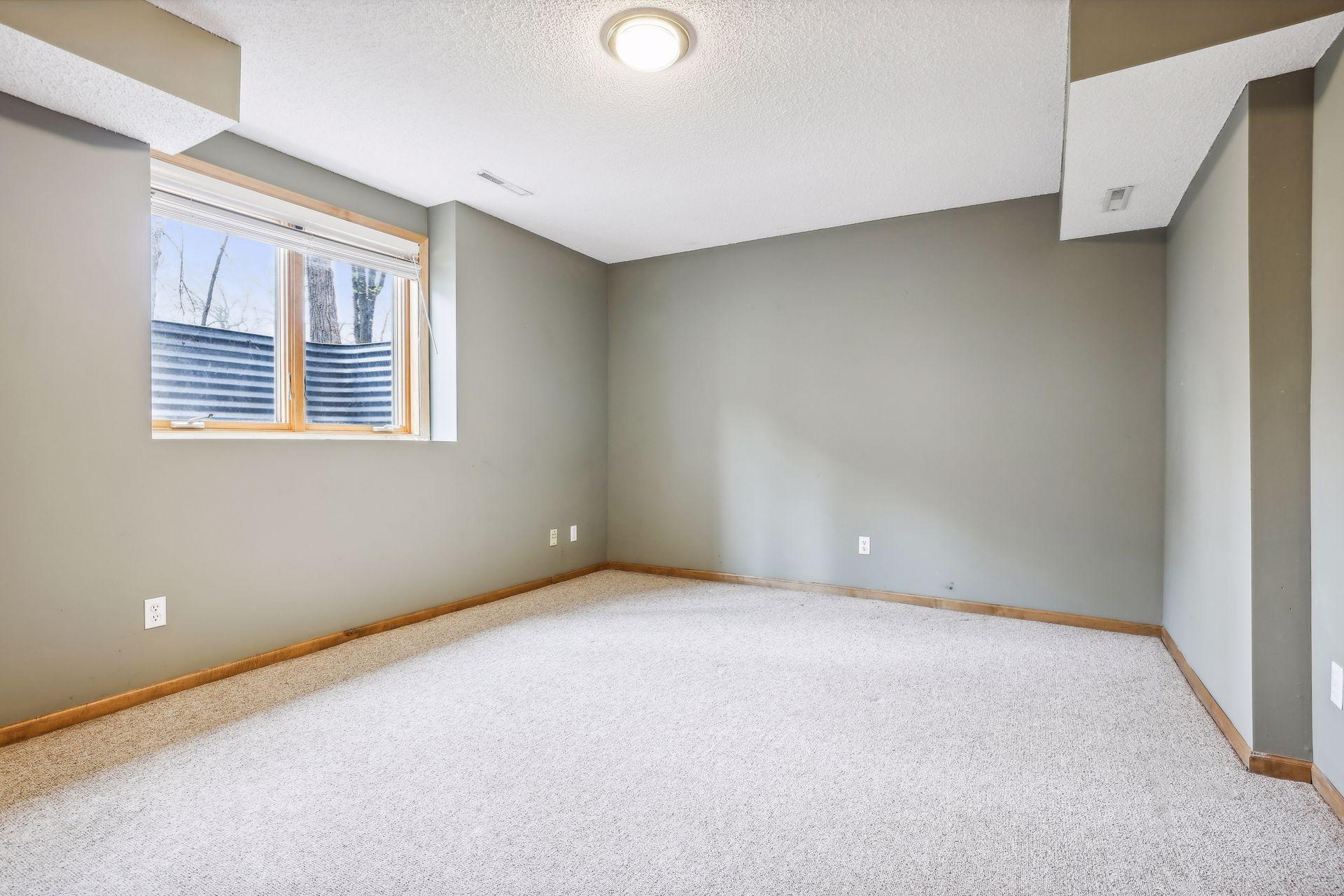 3380 Shadyview Lane N