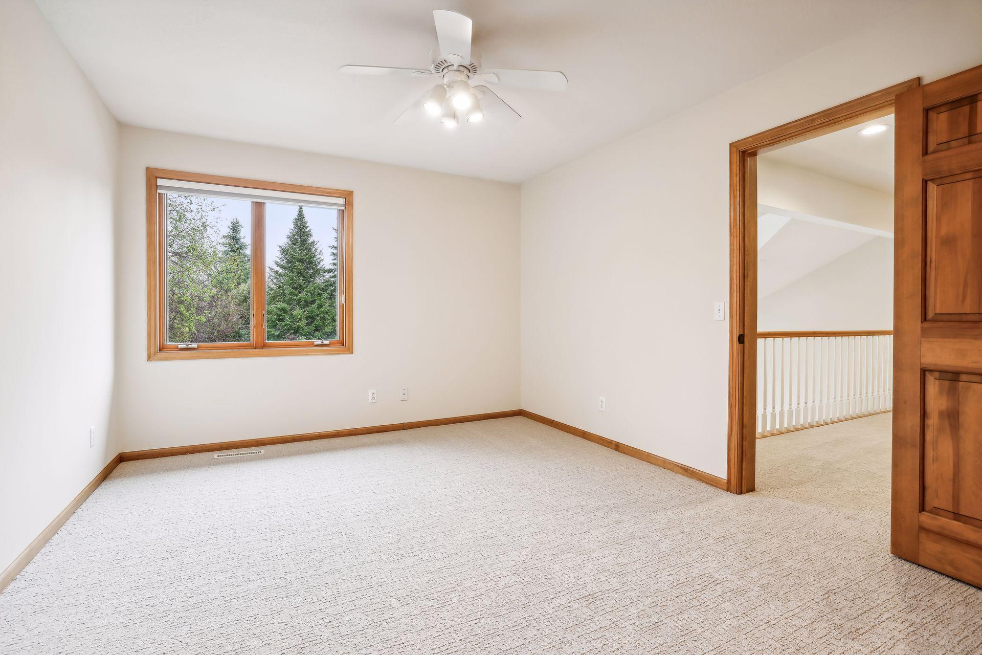 3380 Shadyview Lane N