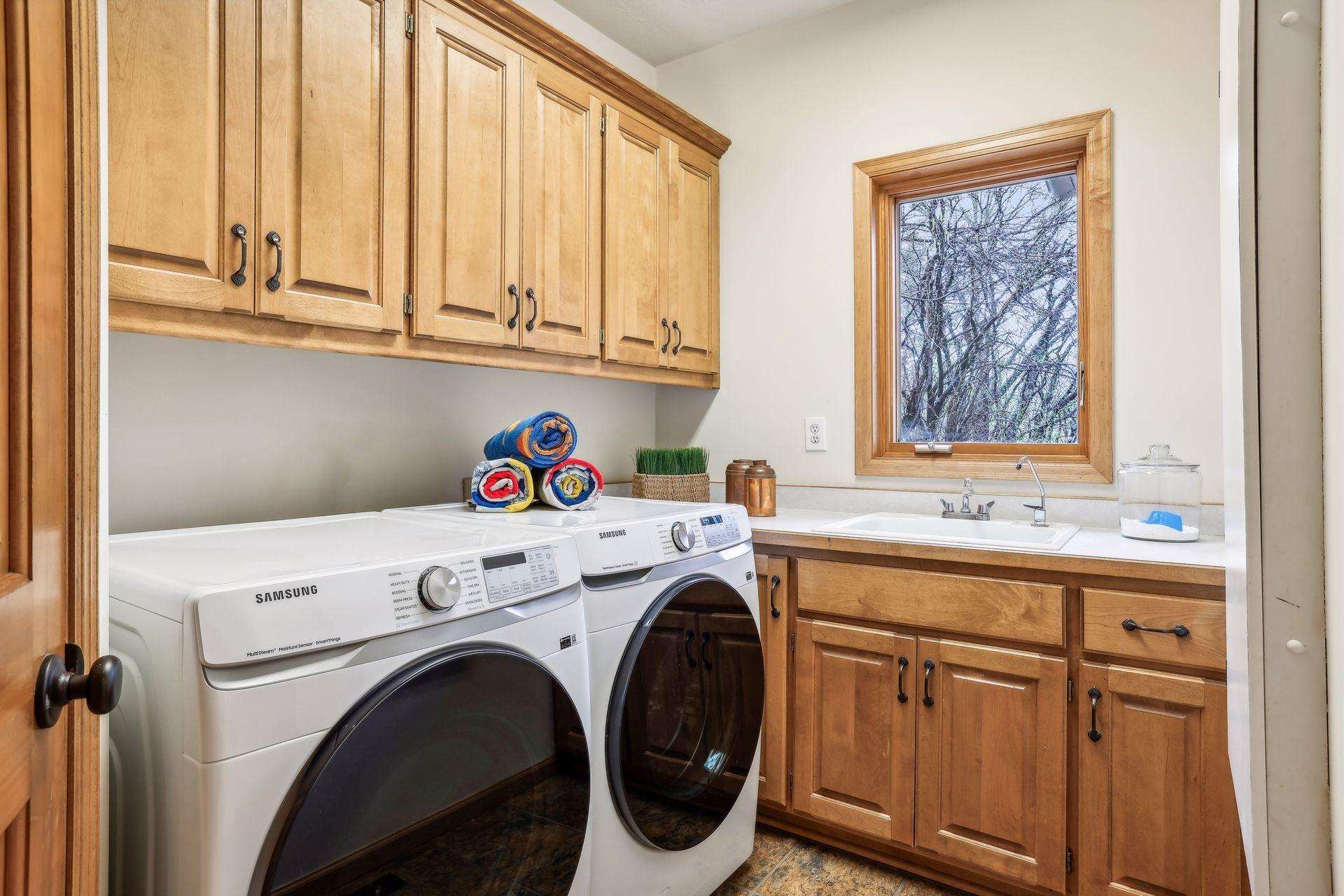 3380 Shadyview Lane N