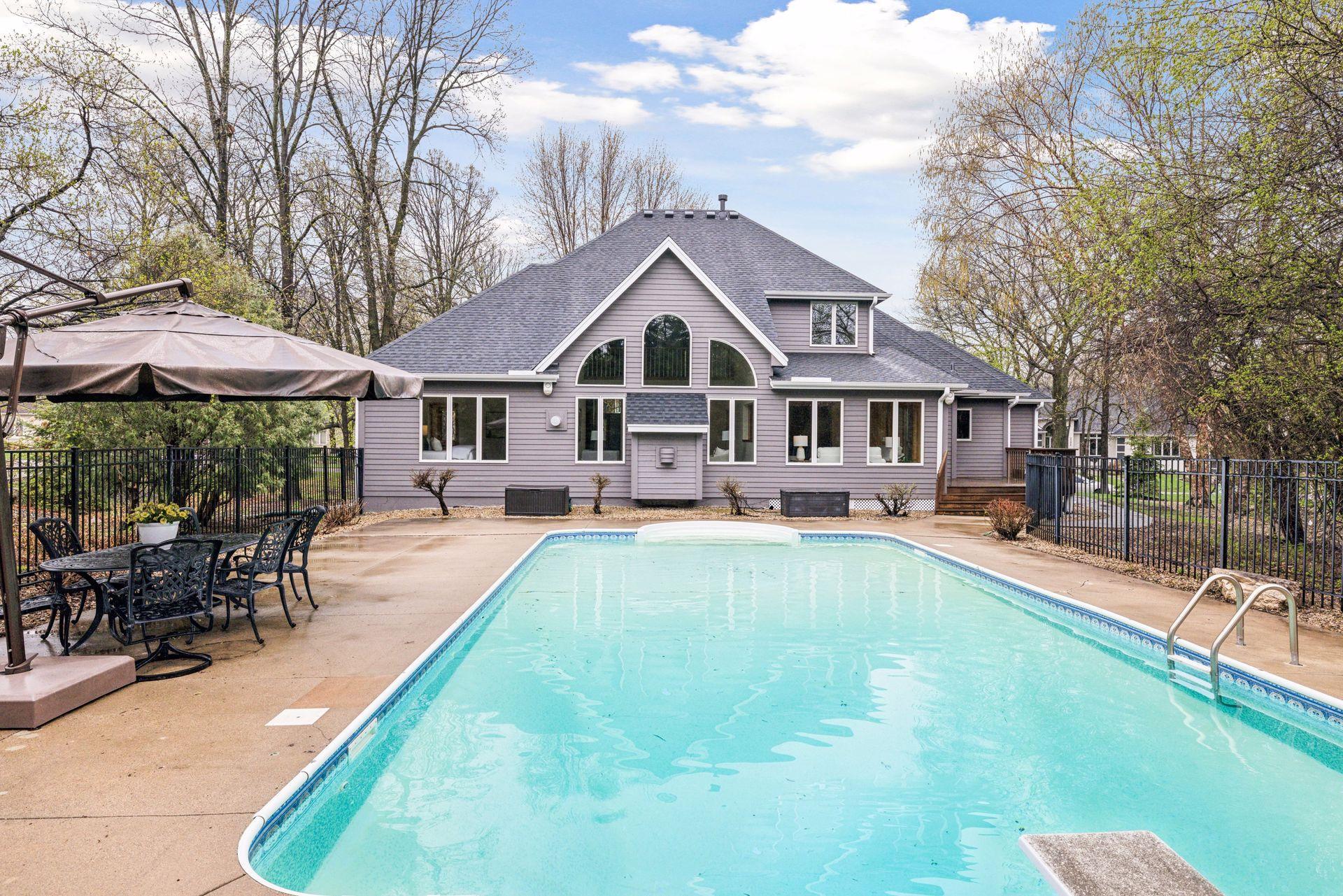 3380 Shadyview Lane N