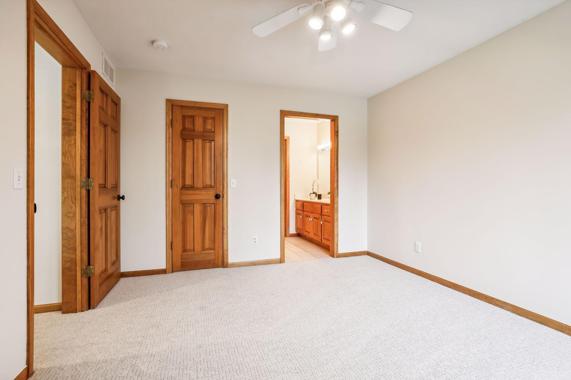 3380 Shadyview Lane N