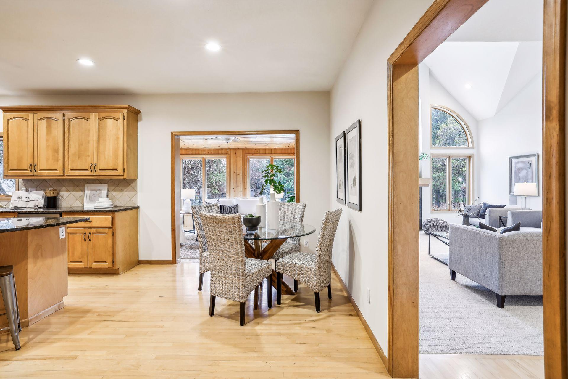 3380 Shadyview Lane N