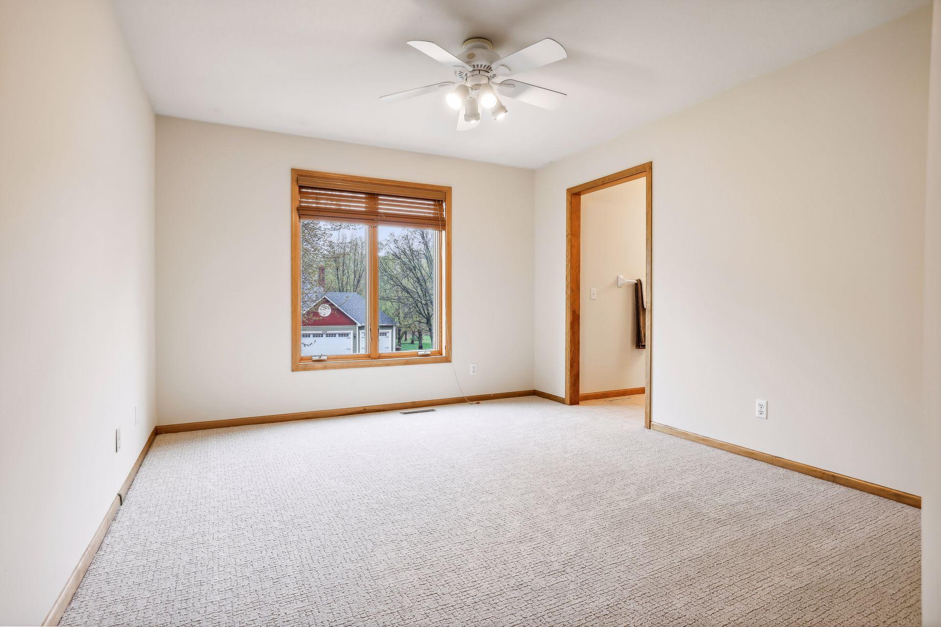 3380 Shadyview Lane N