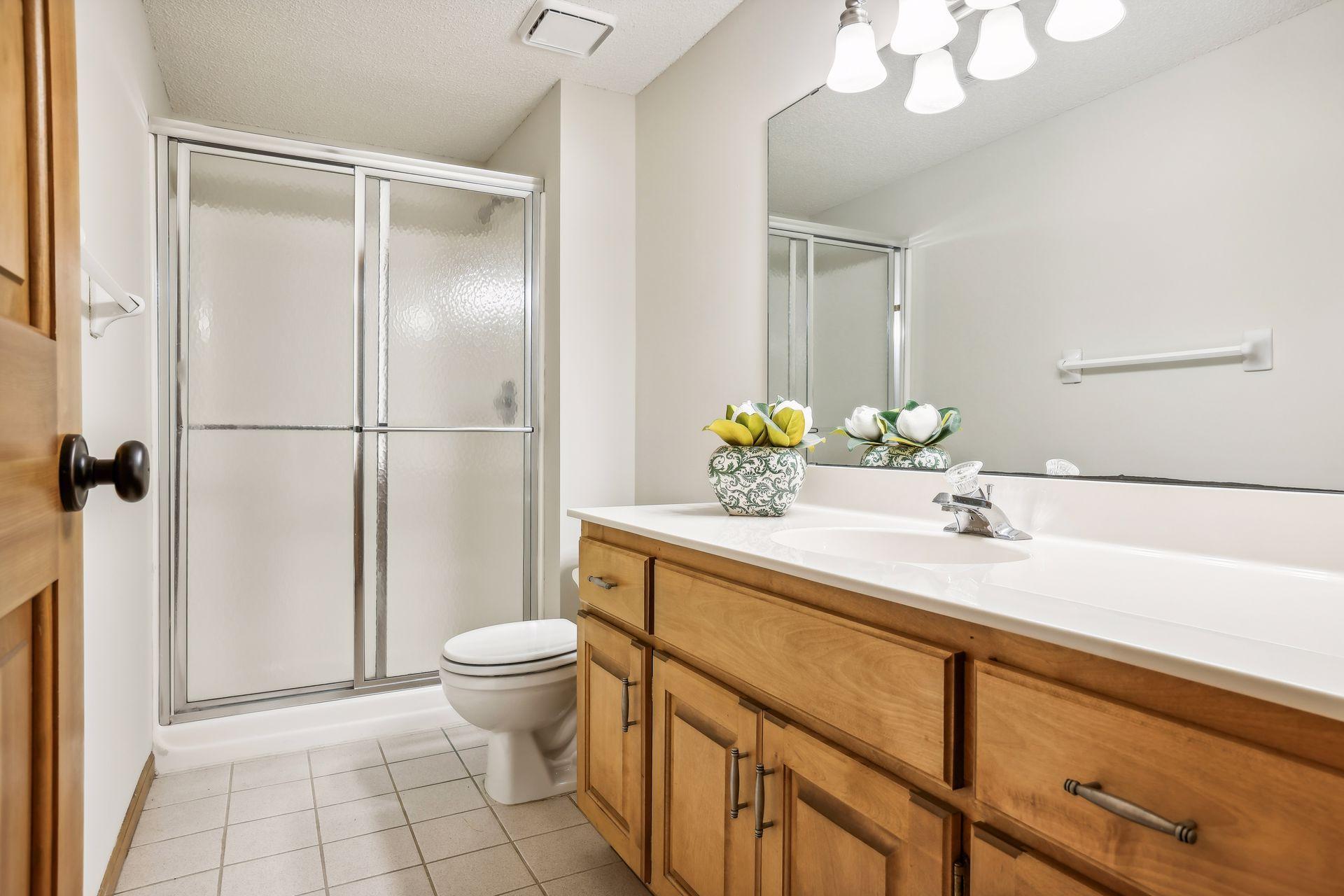 3380 Shadyview Lane N