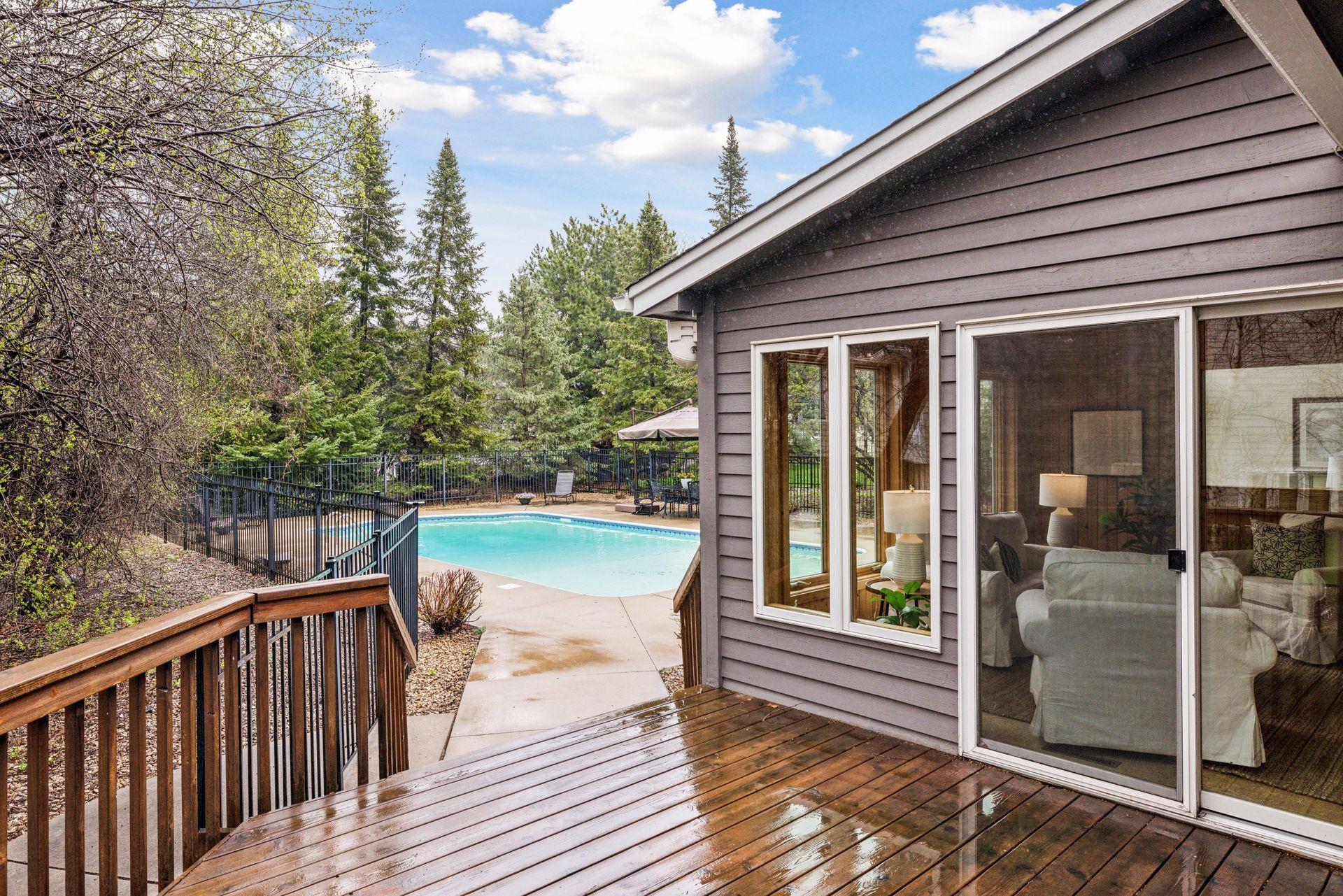 3380 Shadyview Lane N