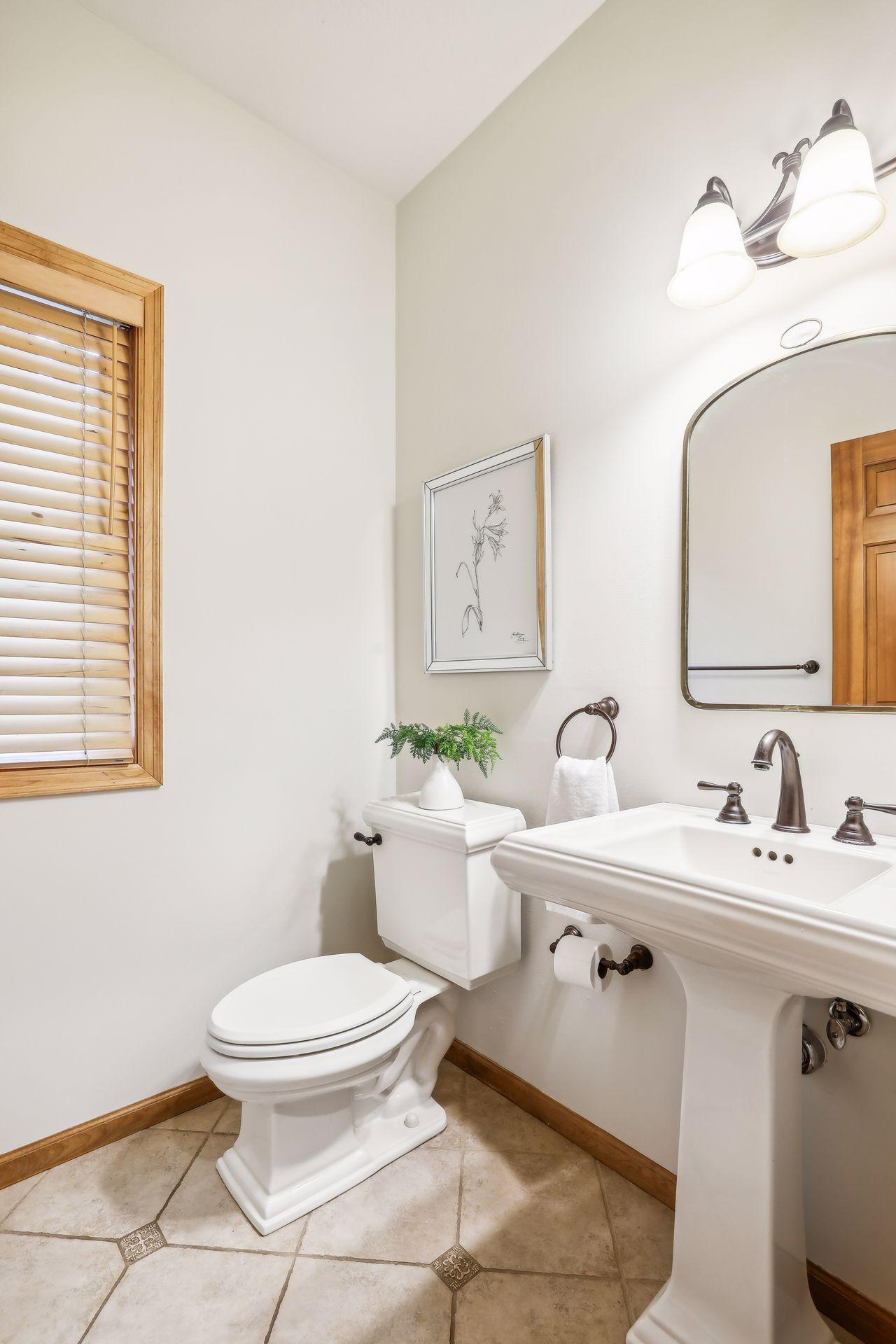 3380 Shadyview Lane N