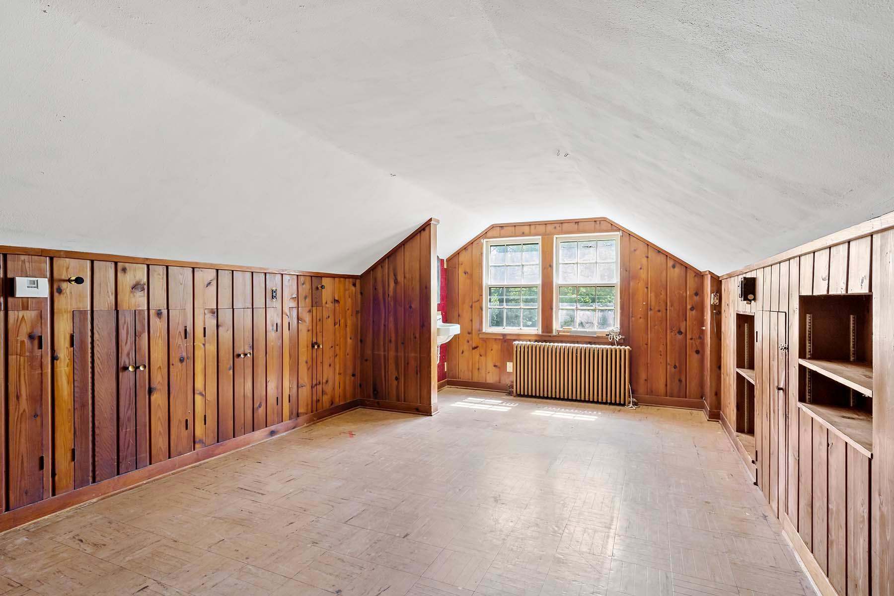 16913 Cottage Grove Avenue