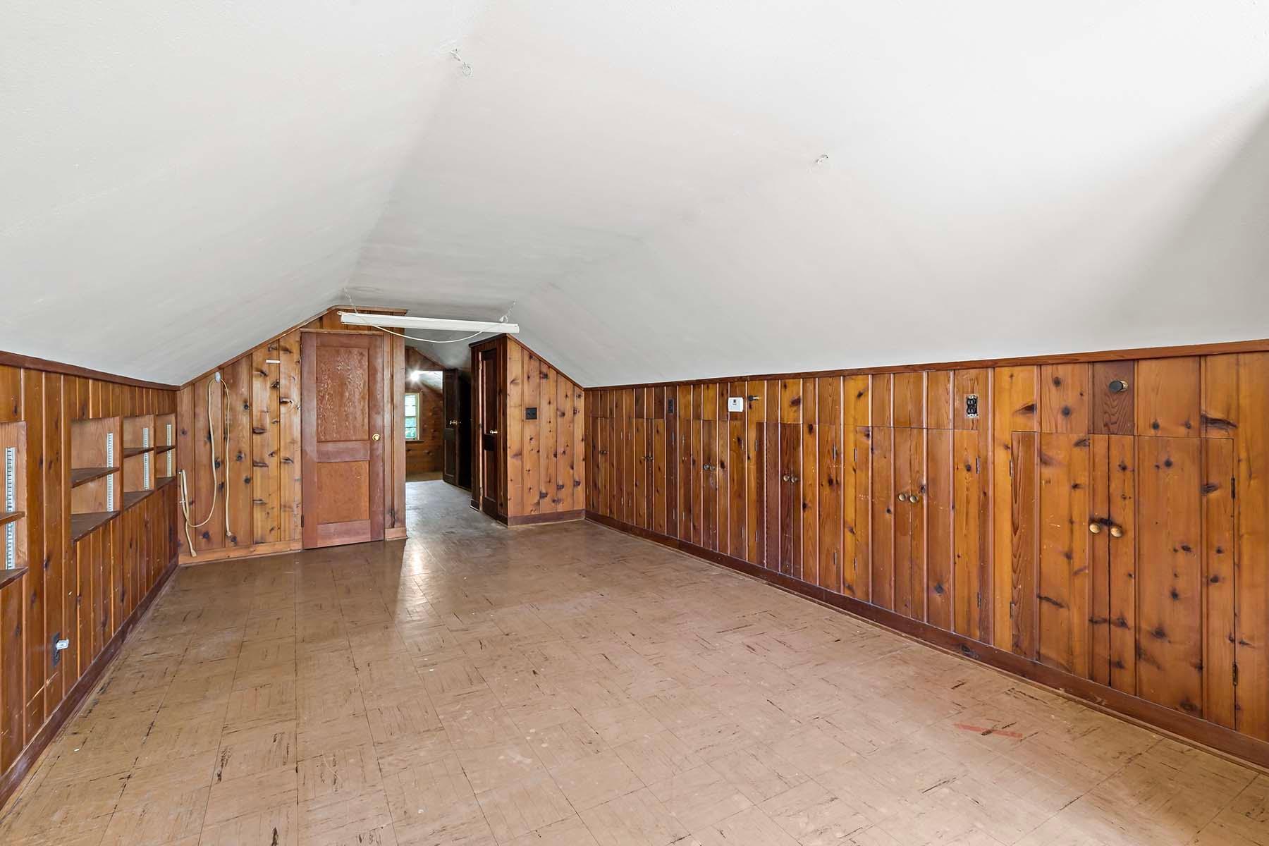 16913 Cottage Grove Avenue