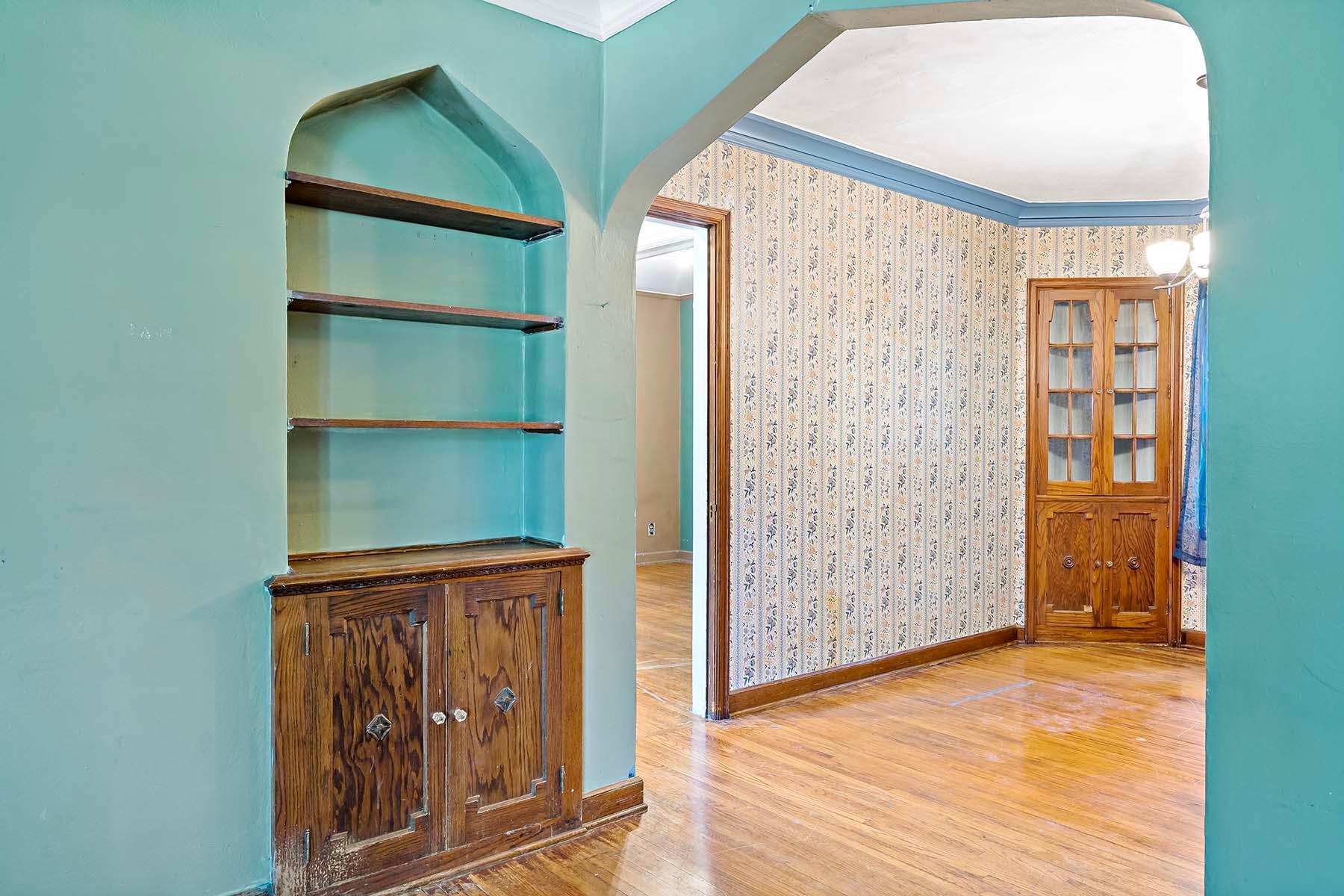 16913 Cottage Grove Avenue