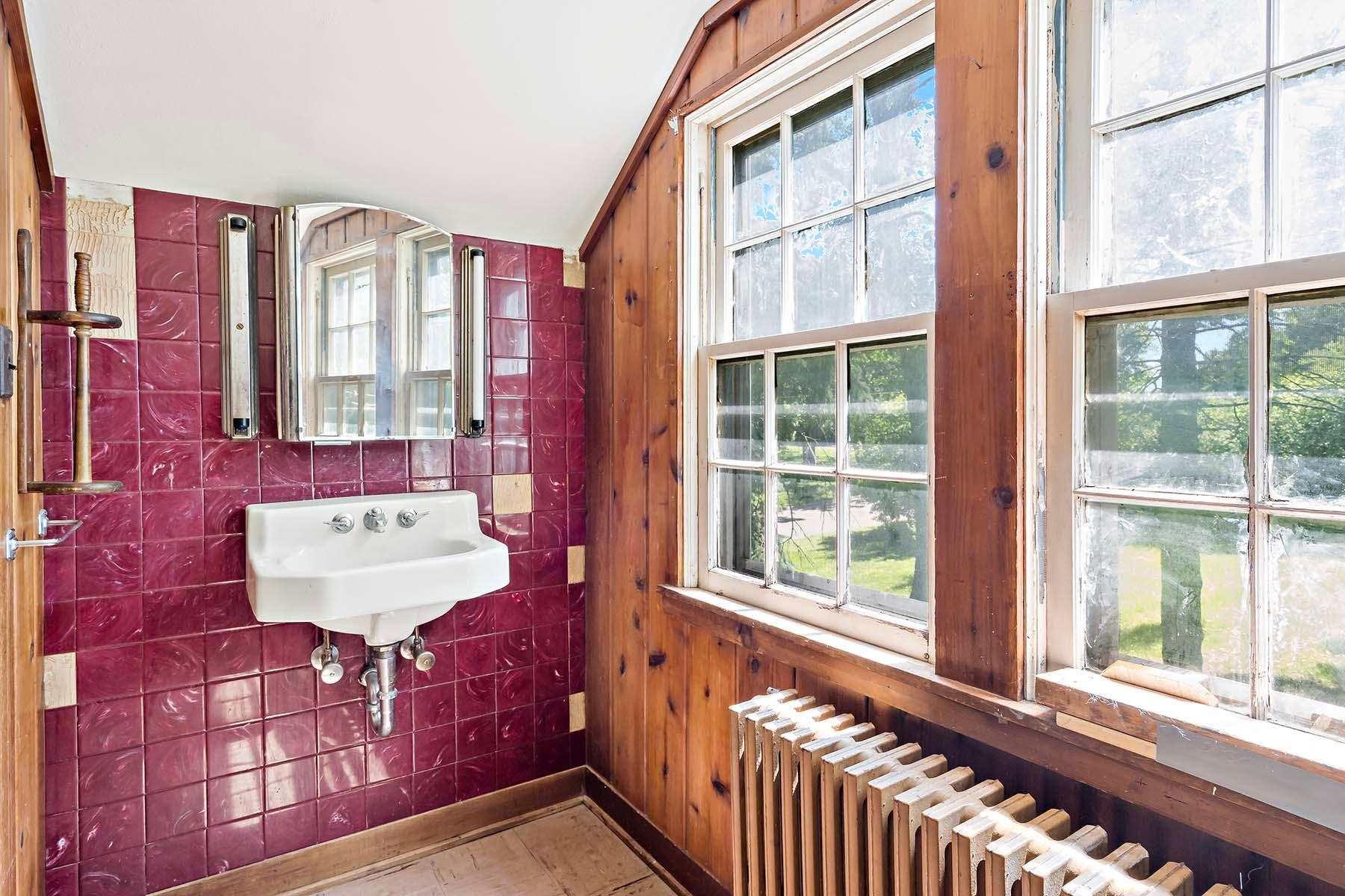 16913 Cottage Grove Avenue