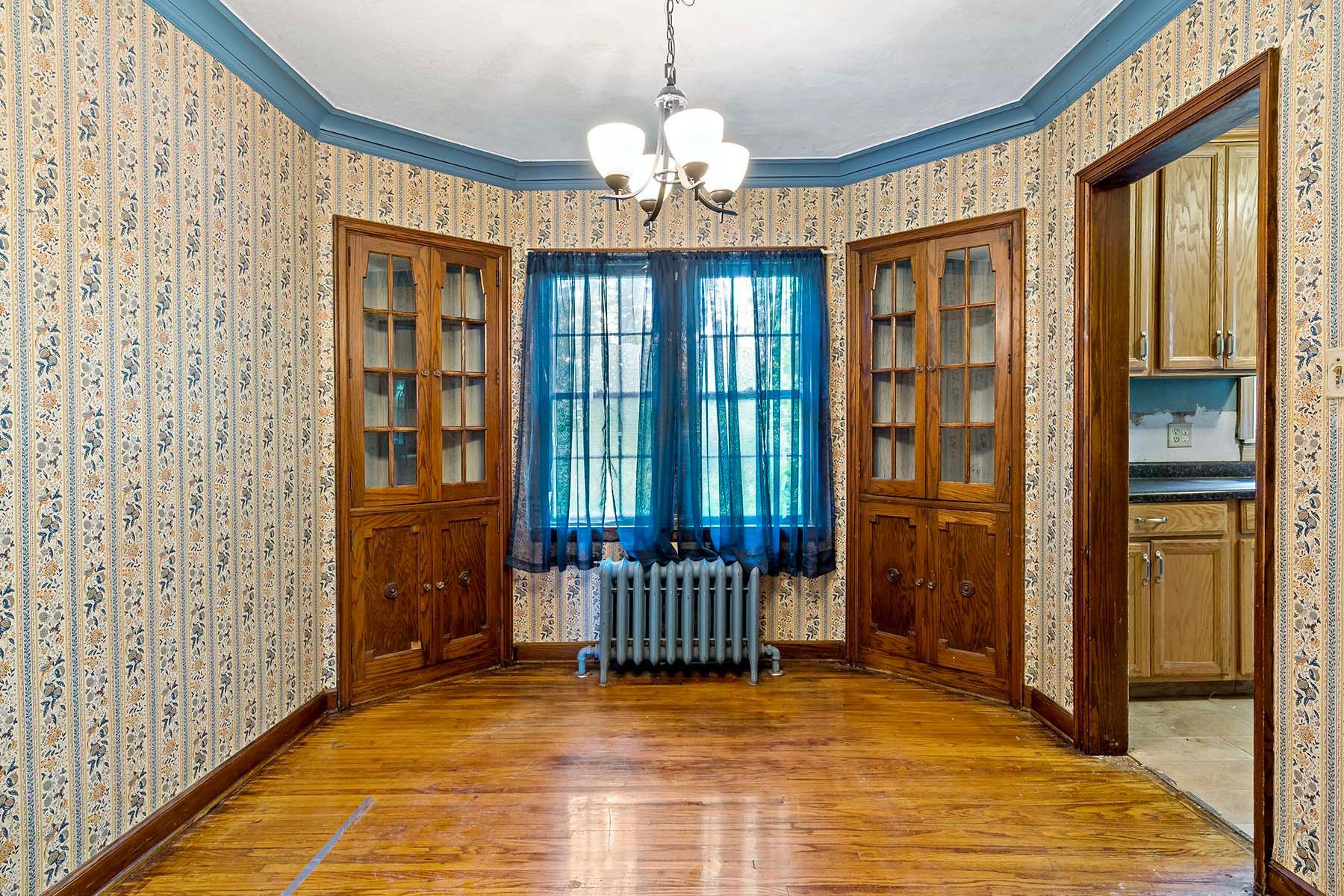 16913 Cottage Grove Avenue