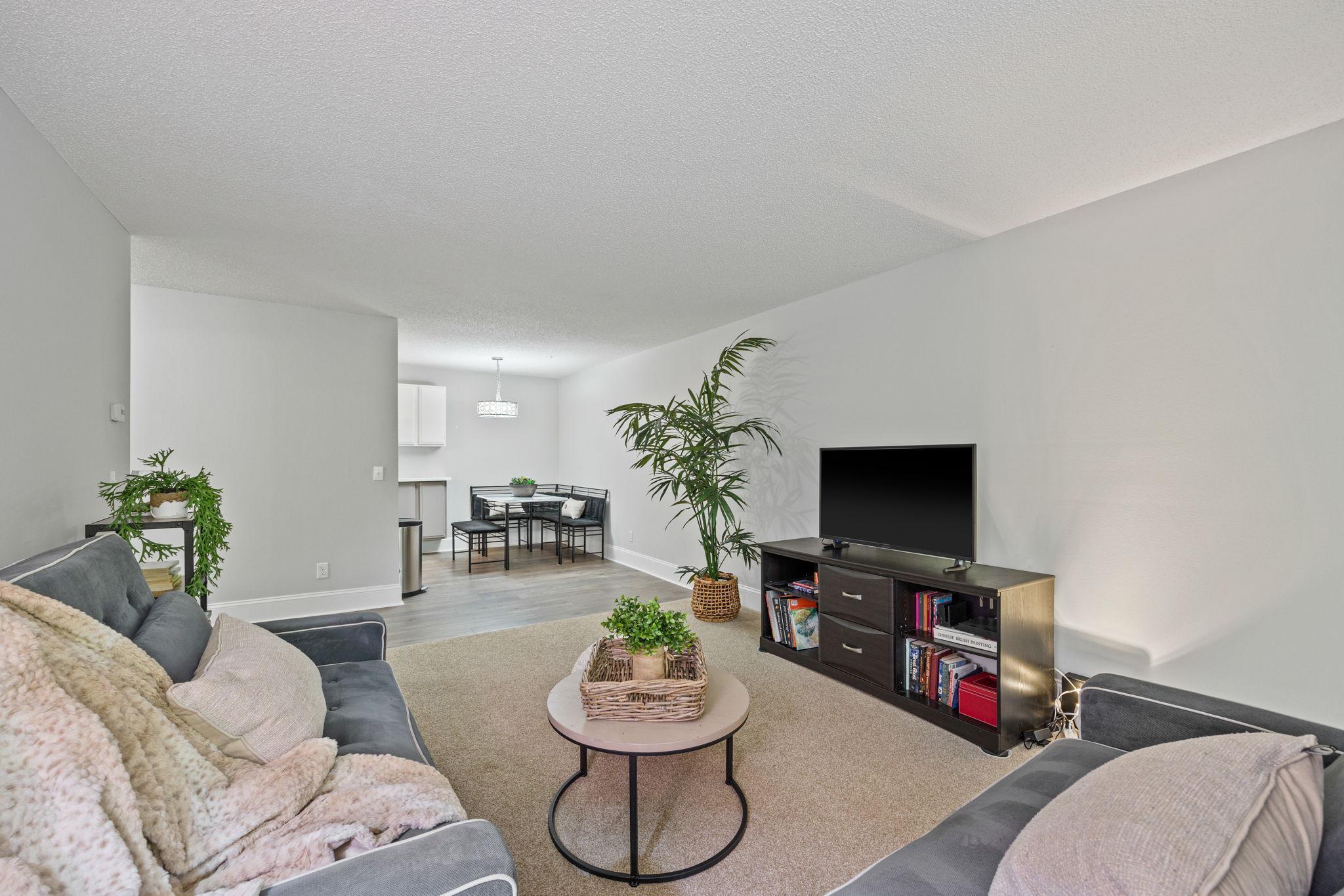 205 Barry Avenue S Unit: 213