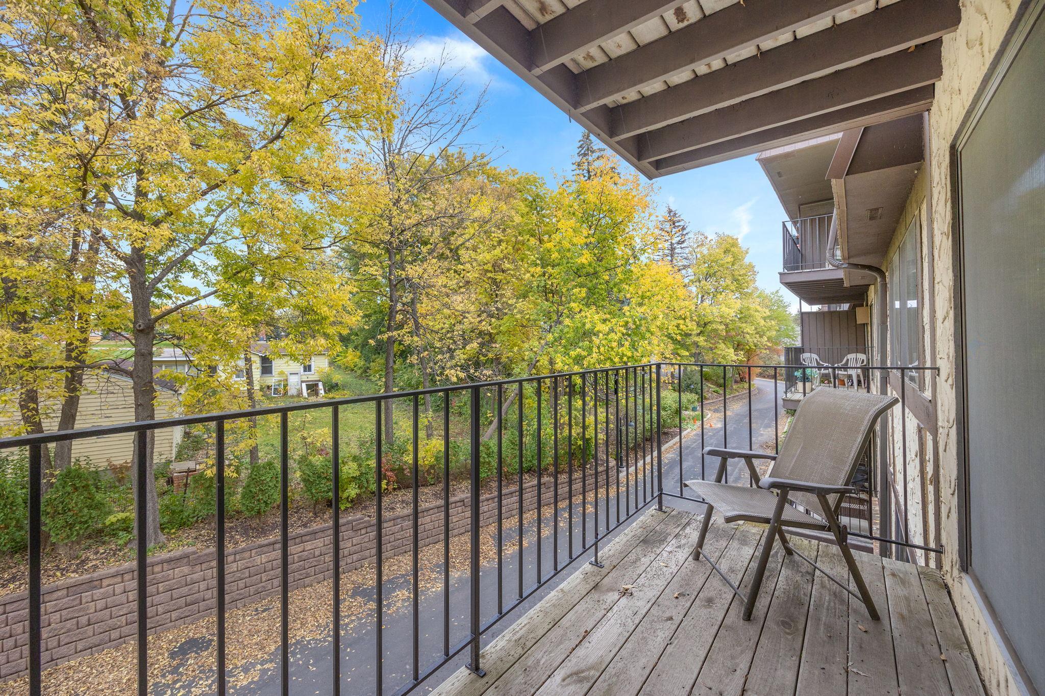 205 Barry Avenue S Unit: 213