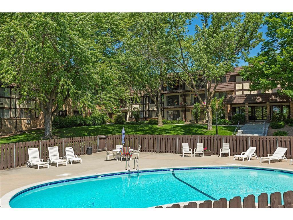 205 Barry Avenue S Unit: 213