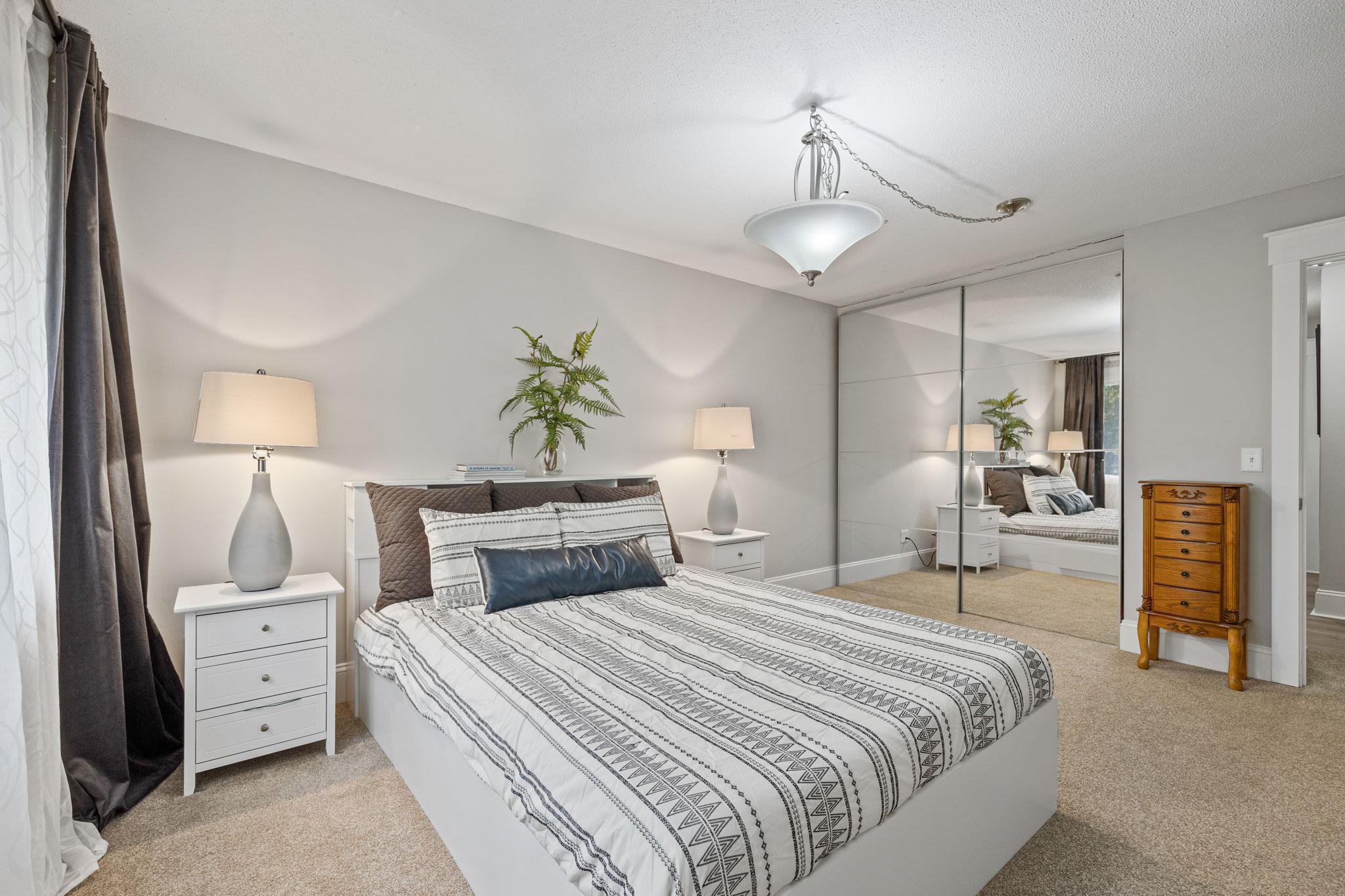 205 Barry Avenue S Unit: 213