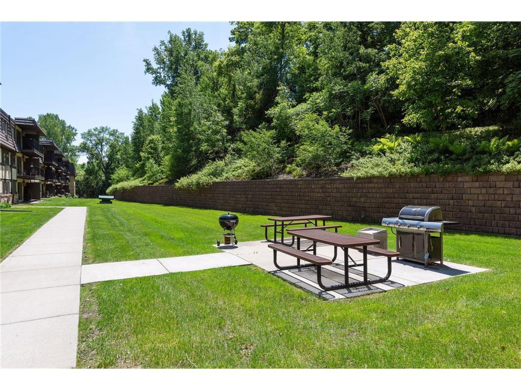 205 Barry Avenue S Unit: 213