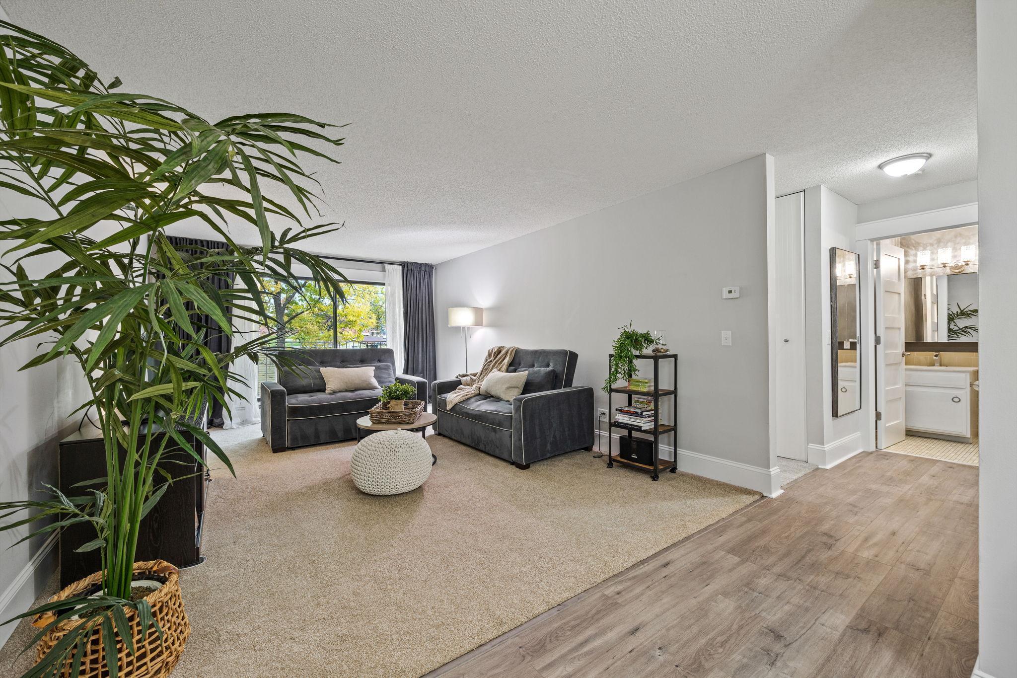 205 Barry Avenue S Unit: 213