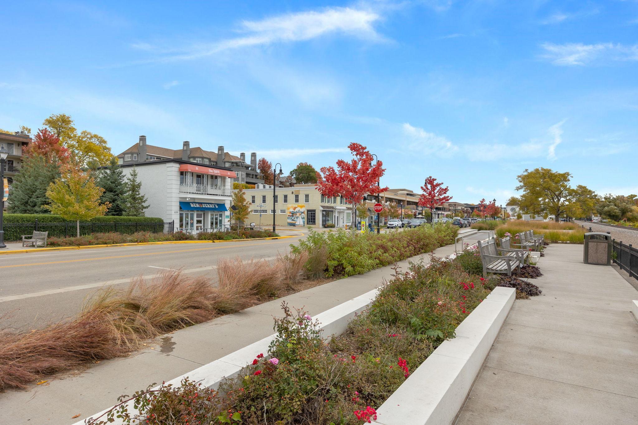 205 Barry Avenue S Unit: 213