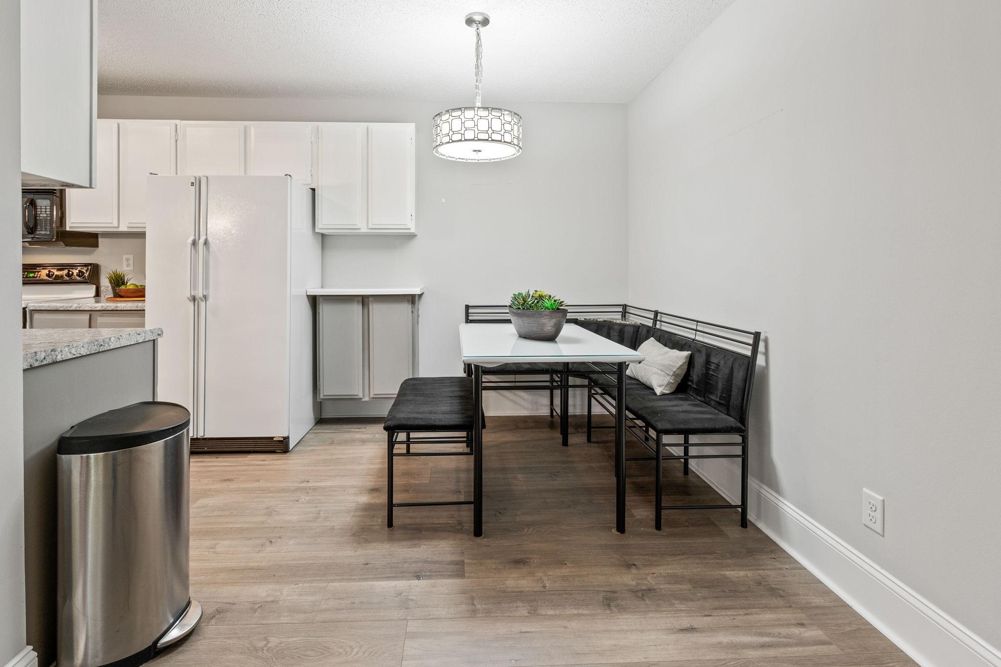 205 Barry Avenue S Unit: 213