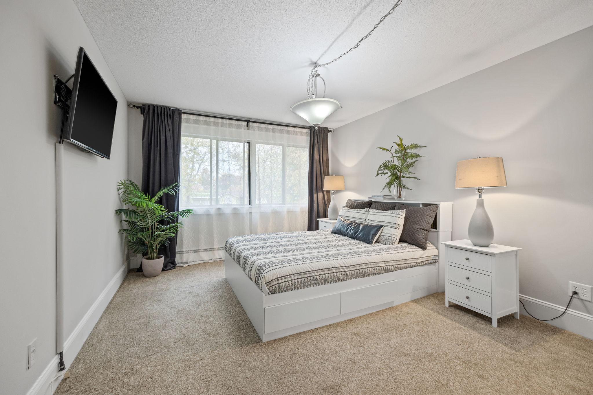 205 Barry Avenue S Unit: 213
