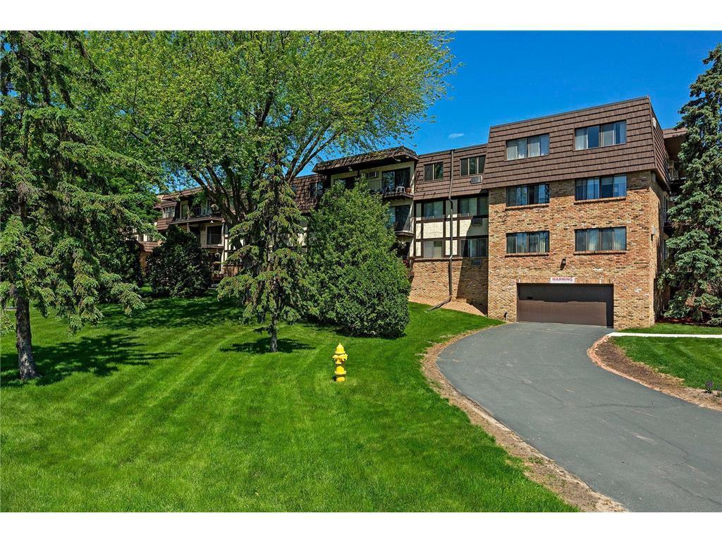 205 Barry Avenue S Unit: 213