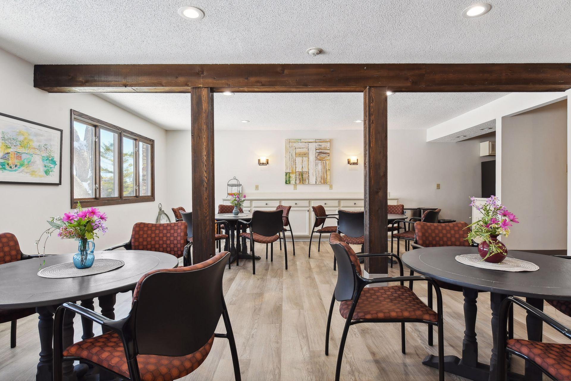 205 Barry Avenue S Unit: 213