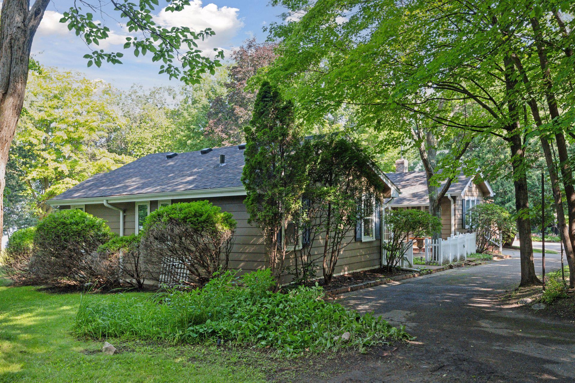 27940 Smithtown Road