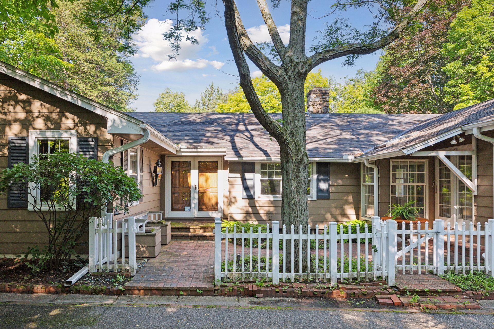 27940 Smithtown Road