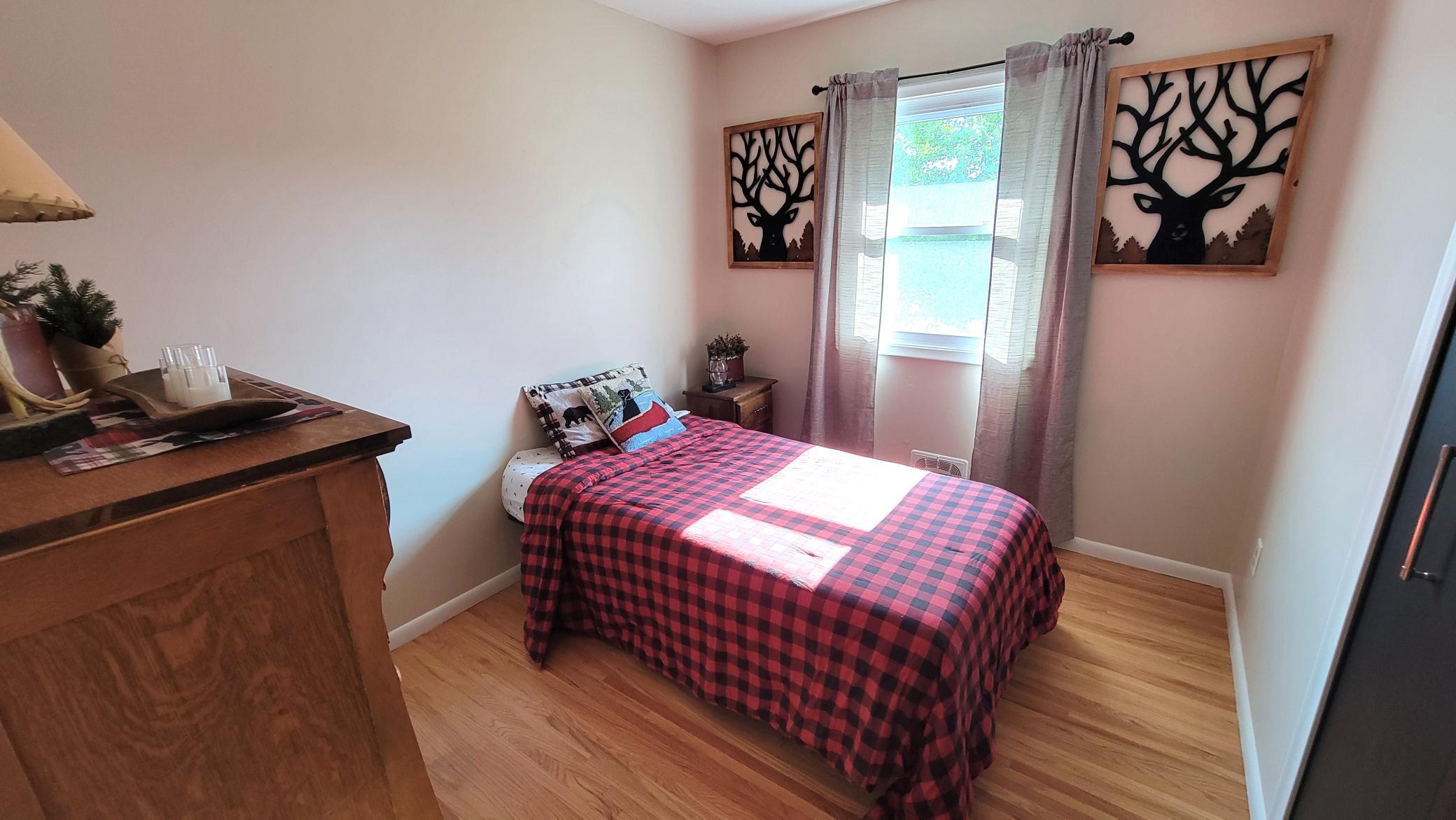 3833 Jordan Avenue N