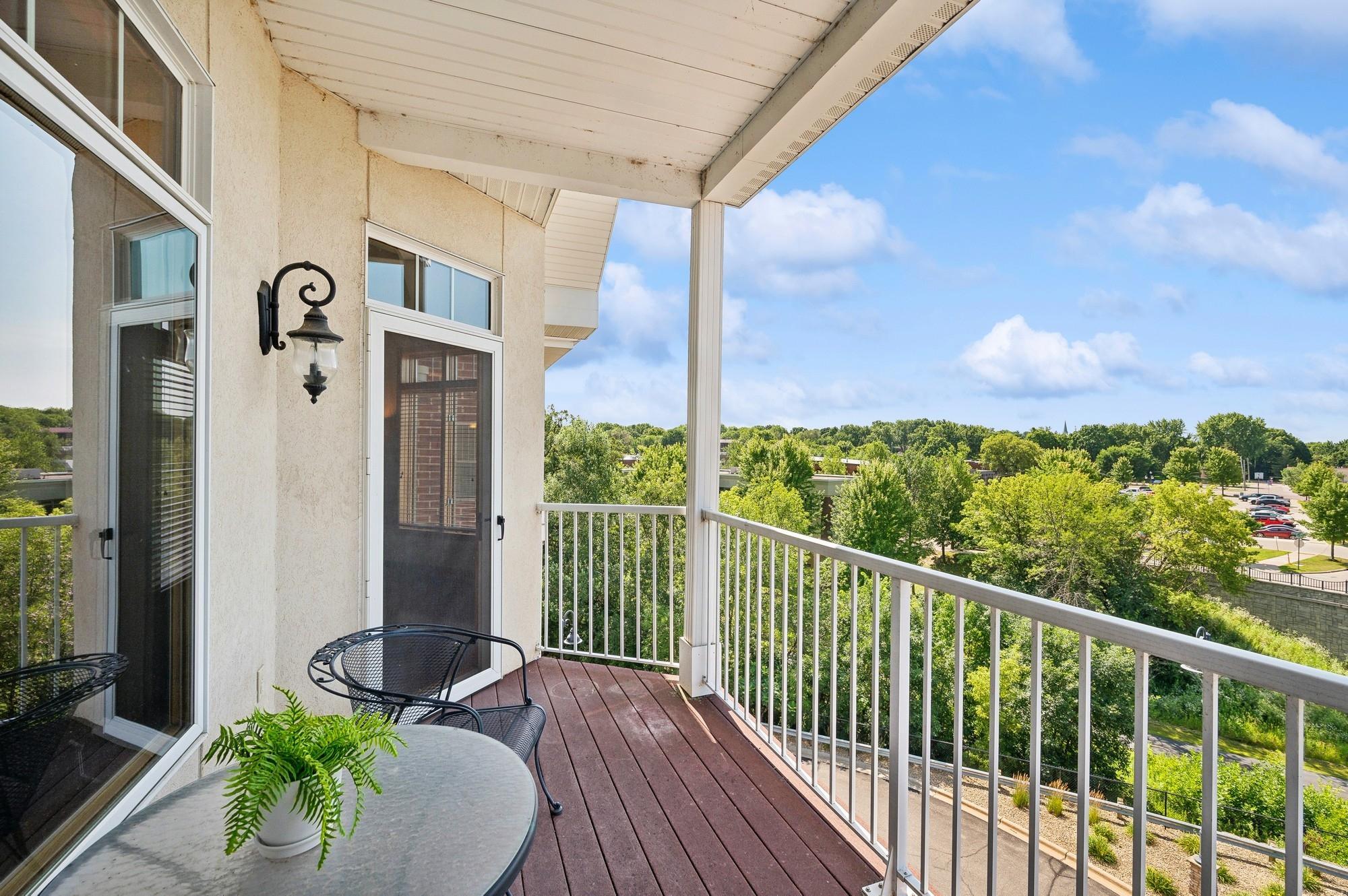 1776 Stieger Lake Lane Unit: 402