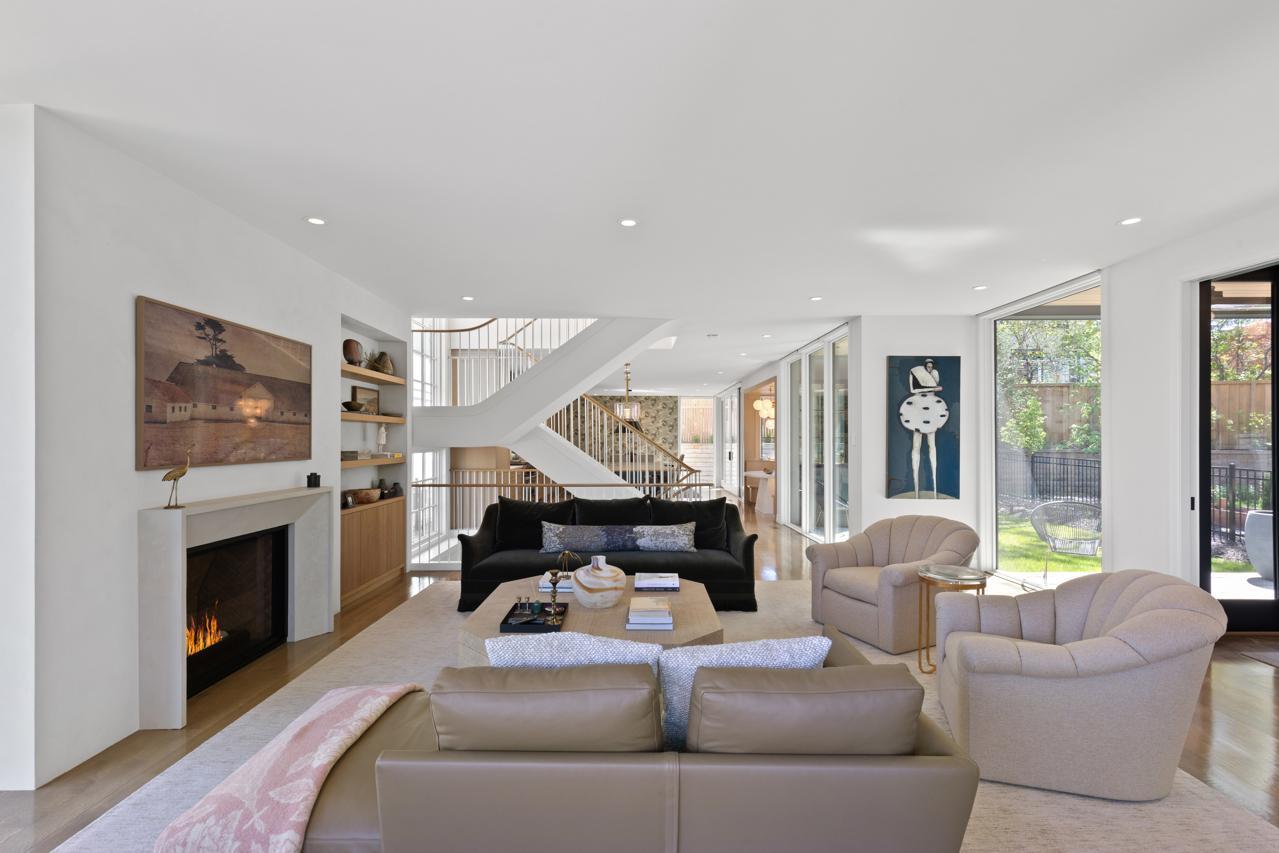 2847 E Lake Of The Isles Parkway