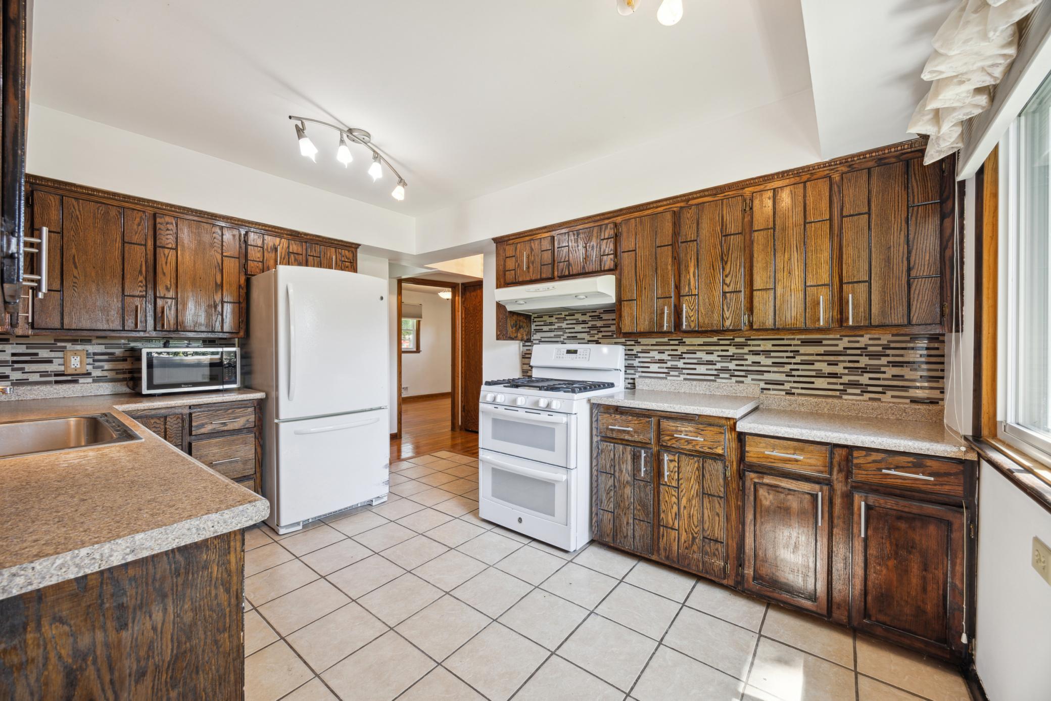 128 River Edge Way NE