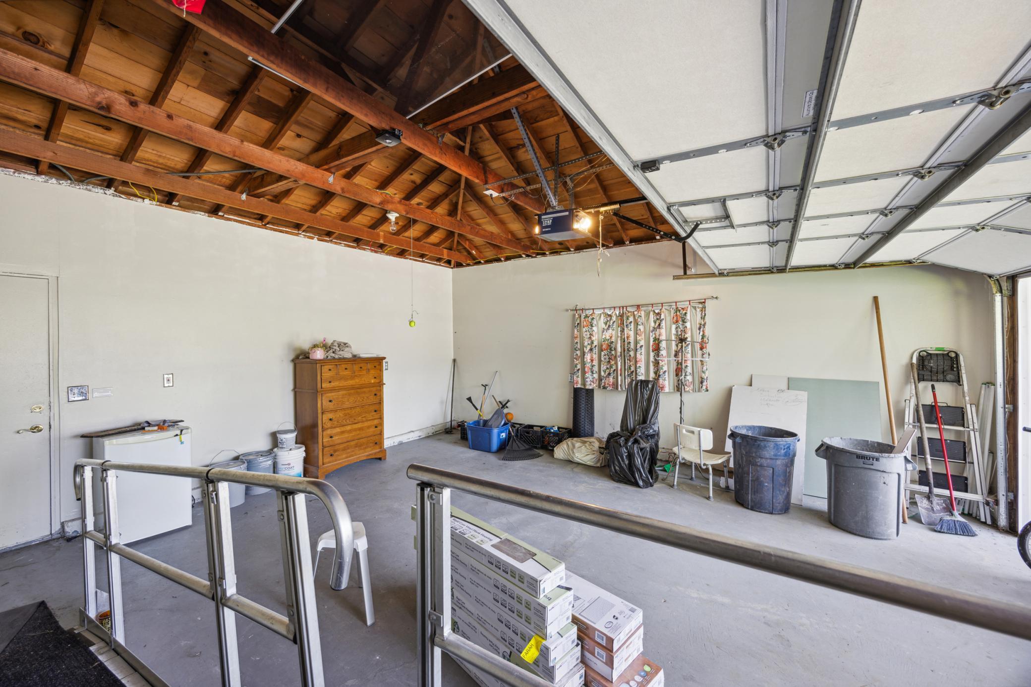 128 River Edge Way NE