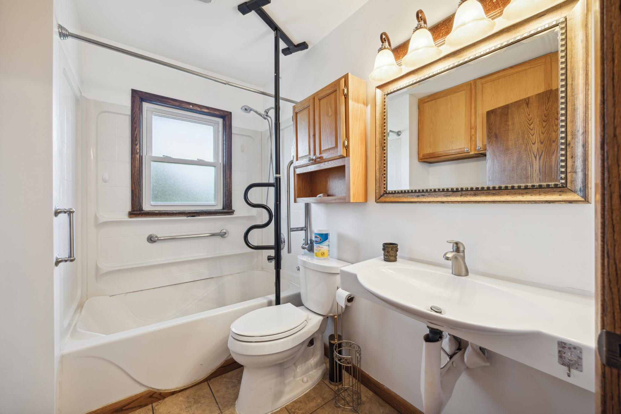 128 River Edge Way NE