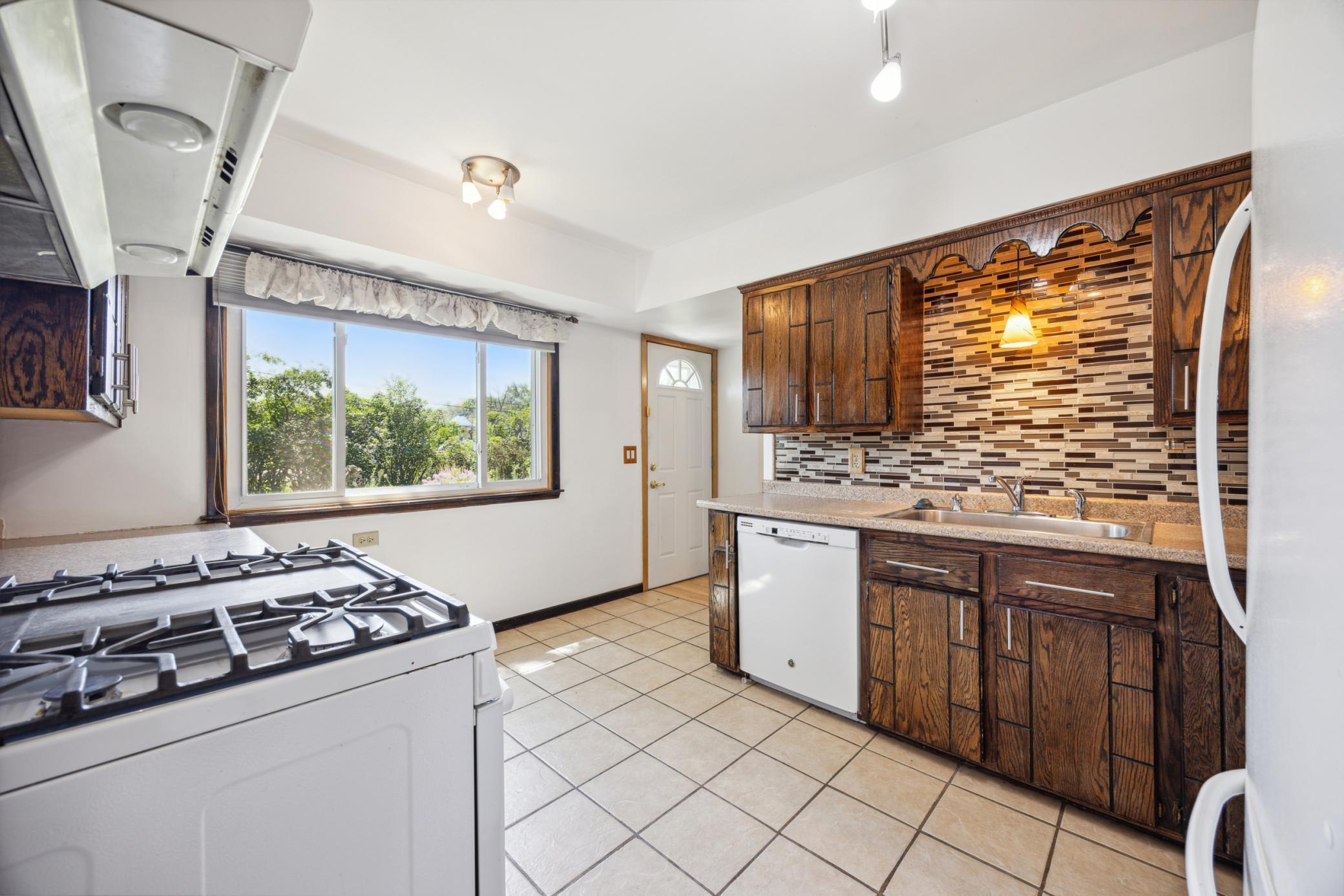 128 River Edge Way NE