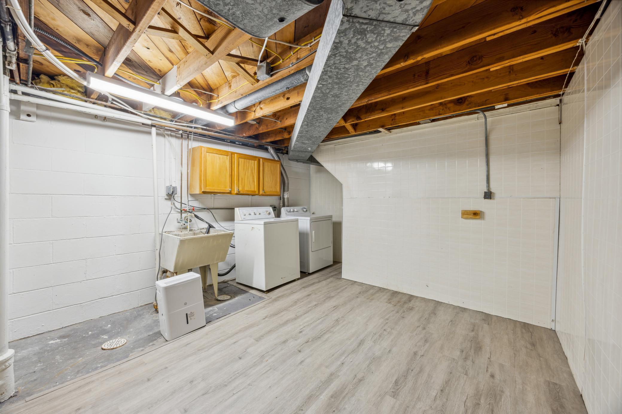 128 River Edge Way NE