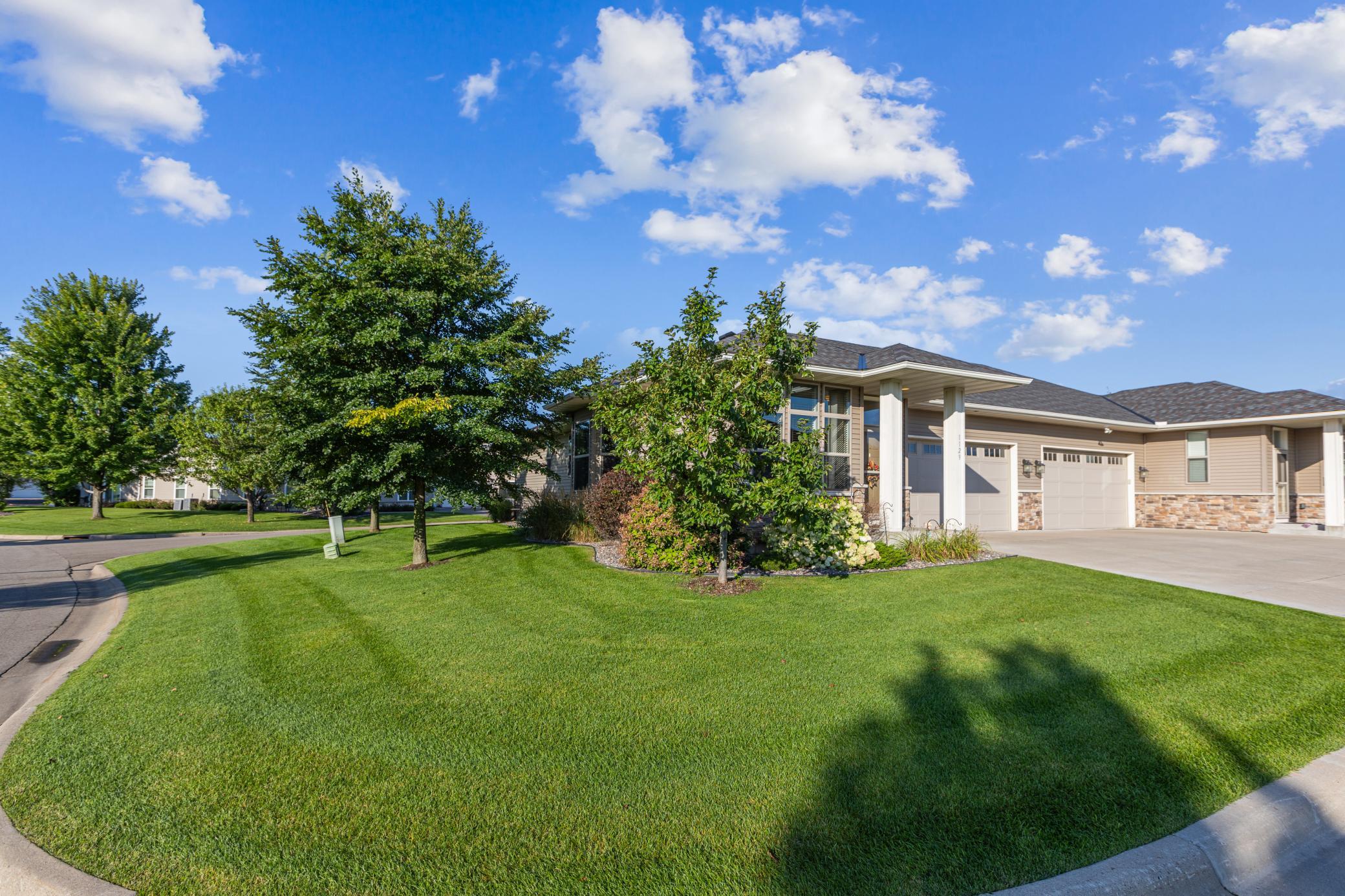 1129 Willowbrook Circle