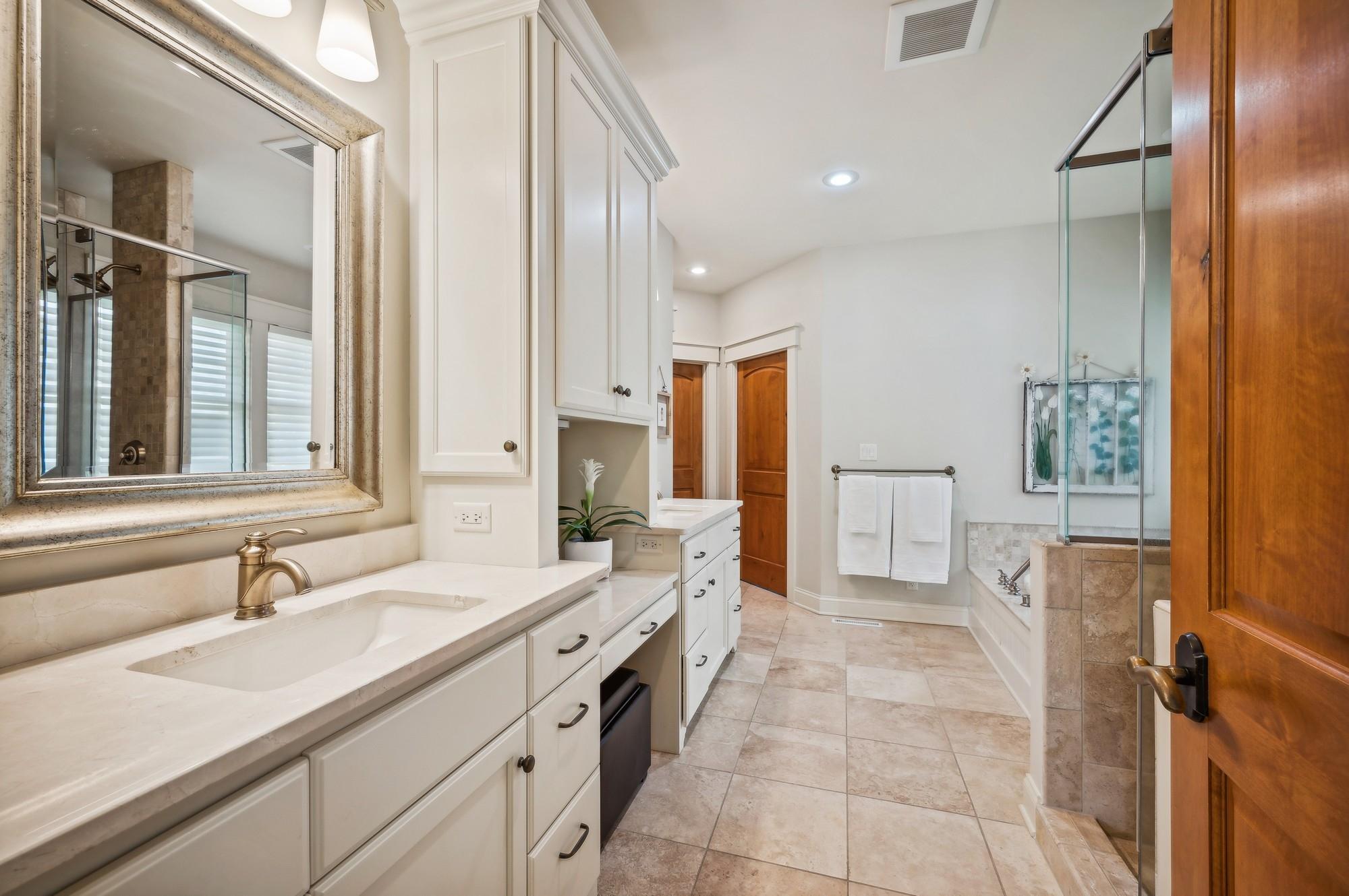 2845 Lake Shore Avenue