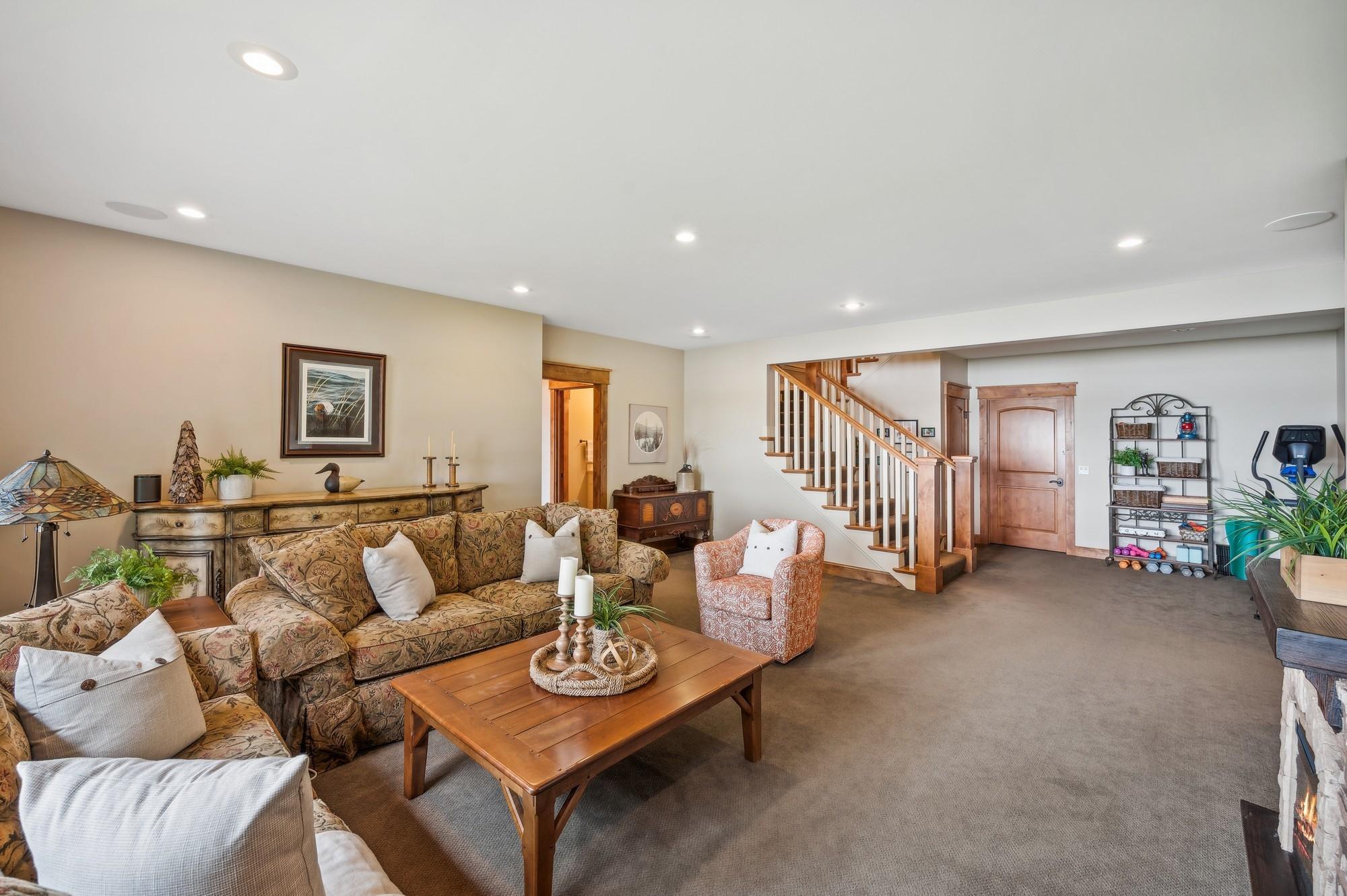 2845 Lake Shore Avenue