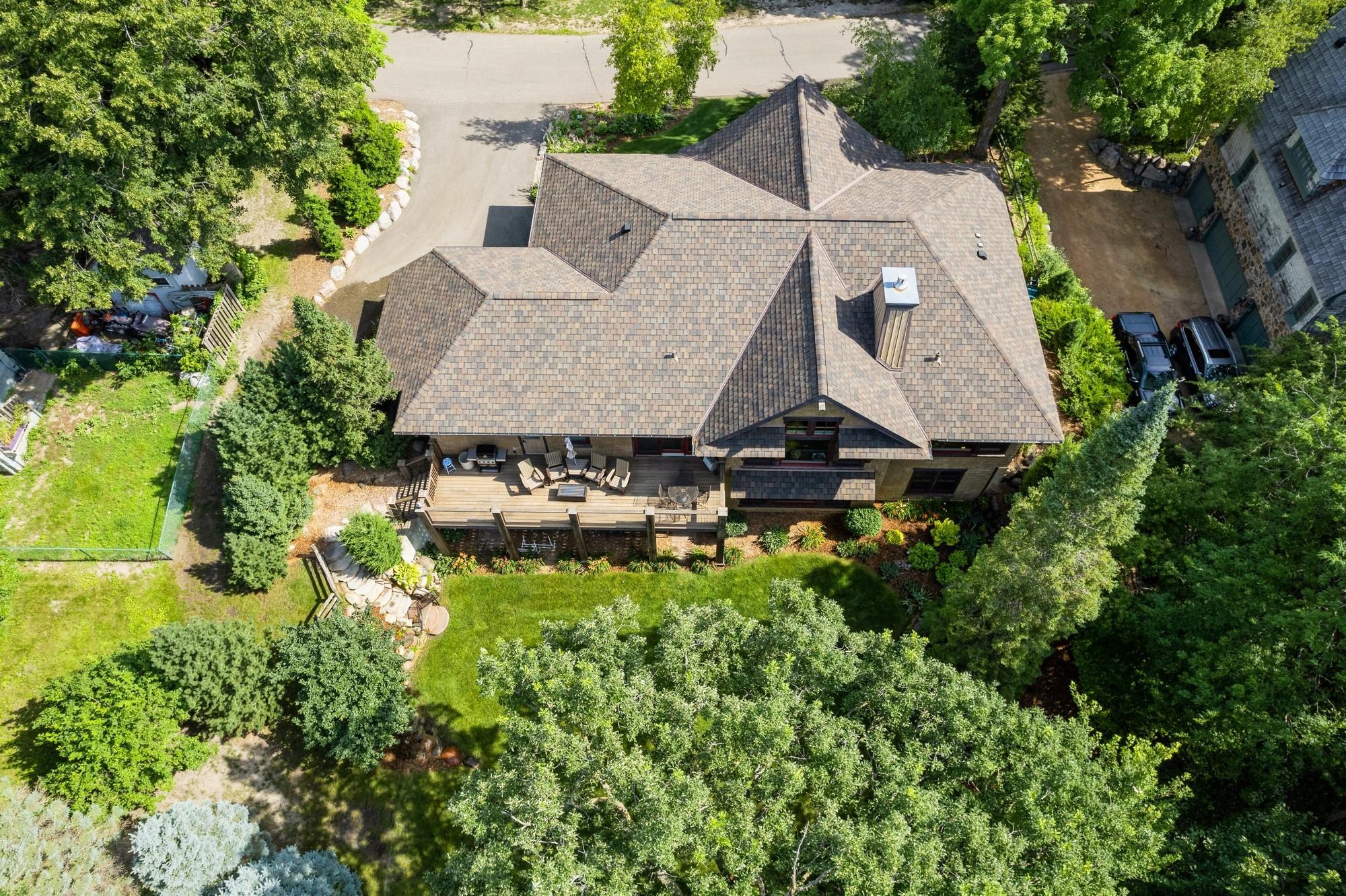 2845 Lake Shore Avenue