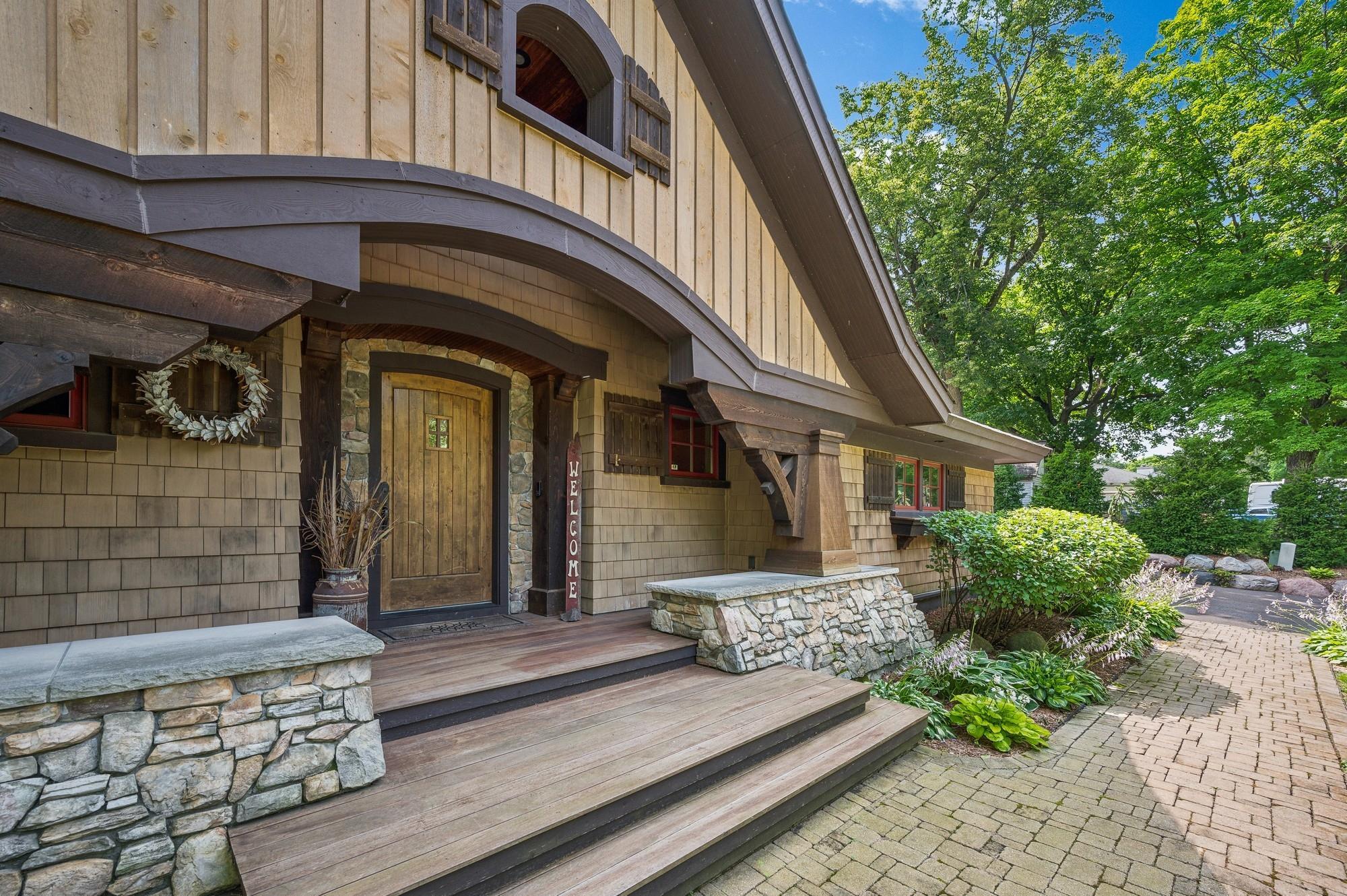 2845 Lake Shore Avenue