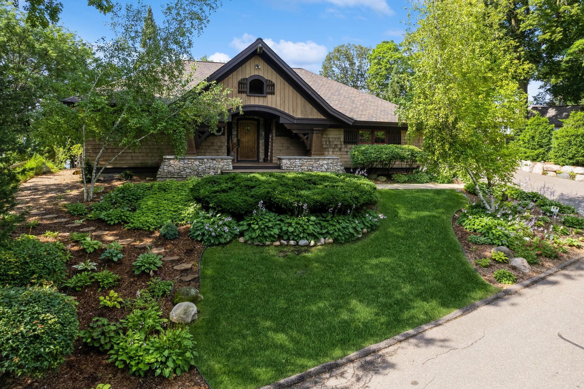 2845 Lake Shore Avenue