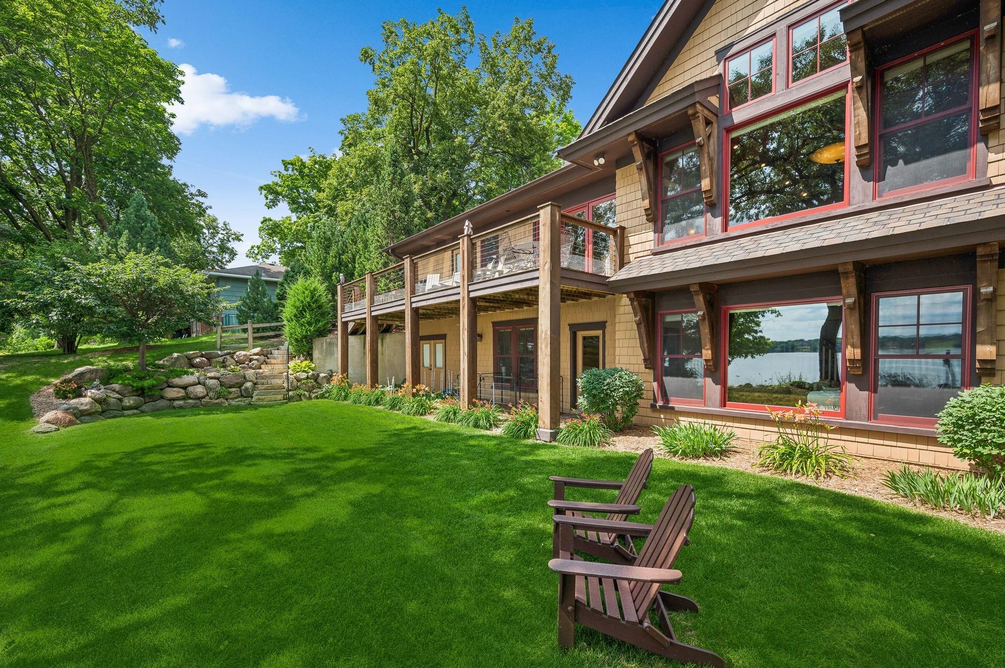 2845 Lake Shore Avenue