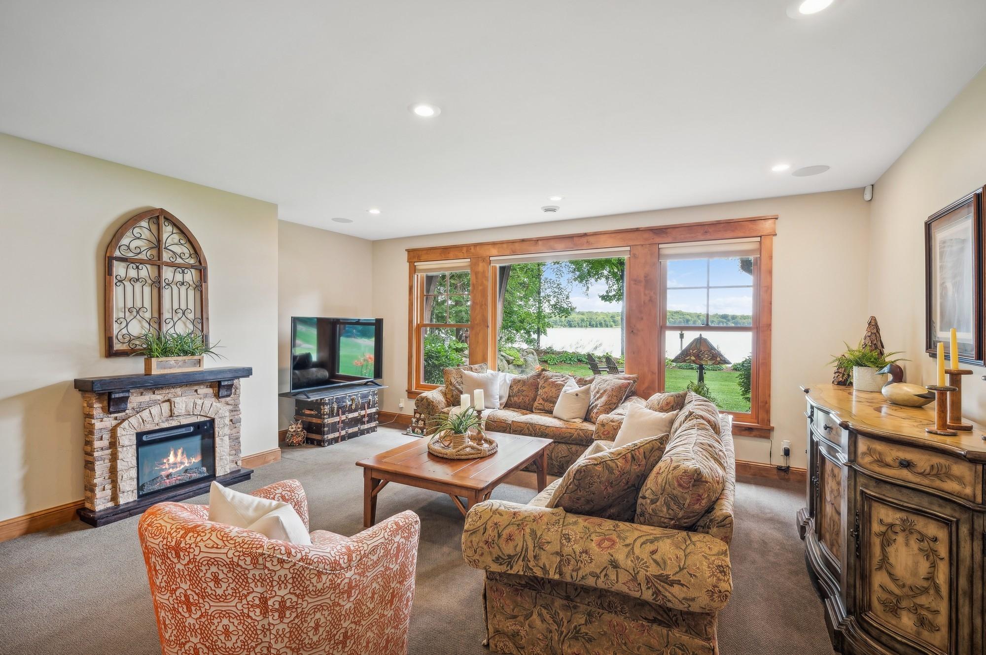 2845 Lake Shore Avenue