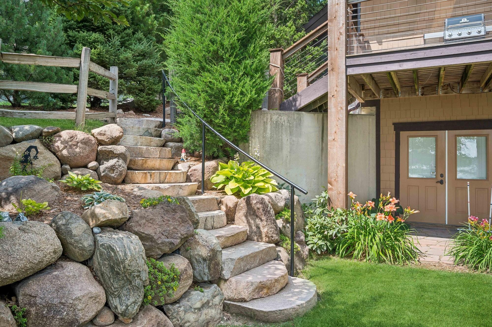 2845 Lake Shore Avenue