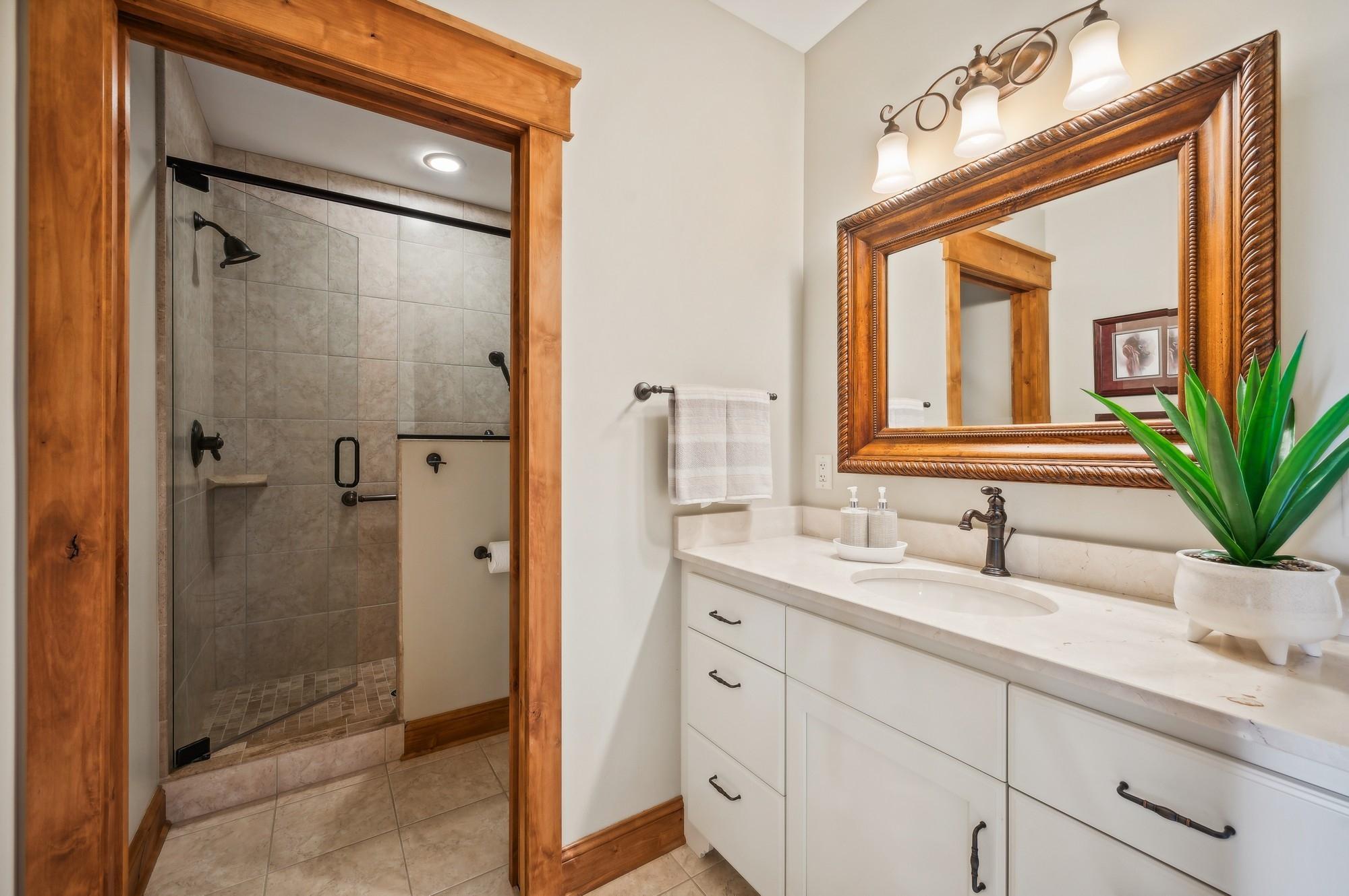 2845 Lake Shore Avenue