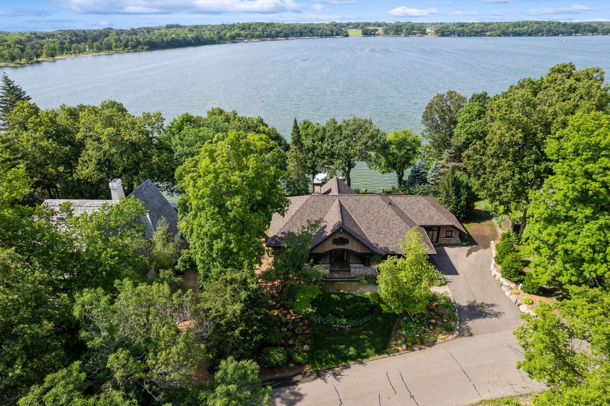 2845 Lake Shore Avenue