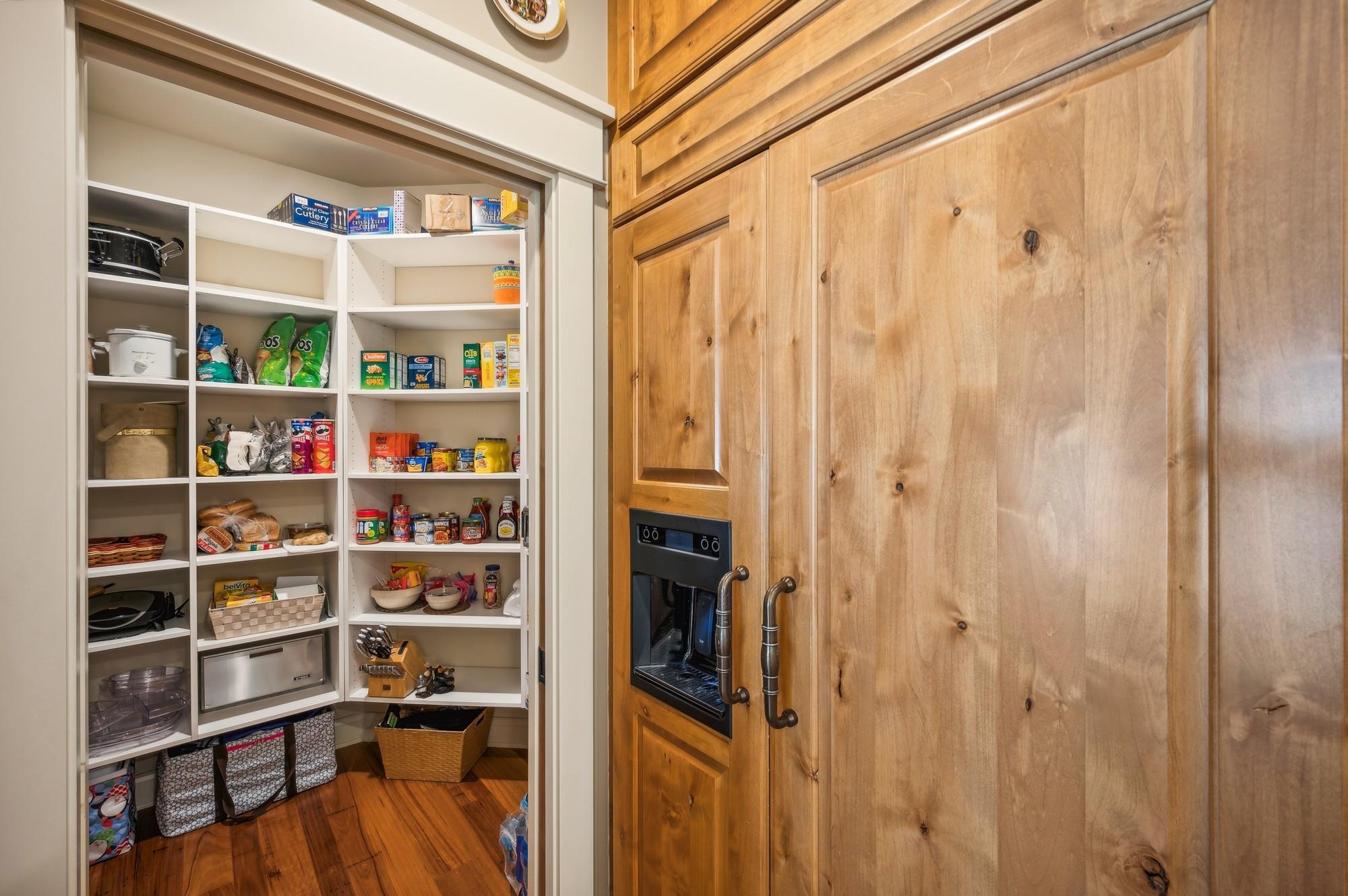 2845 Lake Shore Avenue